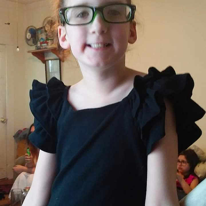 Dixie is registered to the contest to win money with this photo: arm, chest, cool, dress, ear, eyewear, finger, glasses, joint, joy, muscle, neck, person, selfie, shirt, shoulder, sleeve, t_shirt, top, trunk