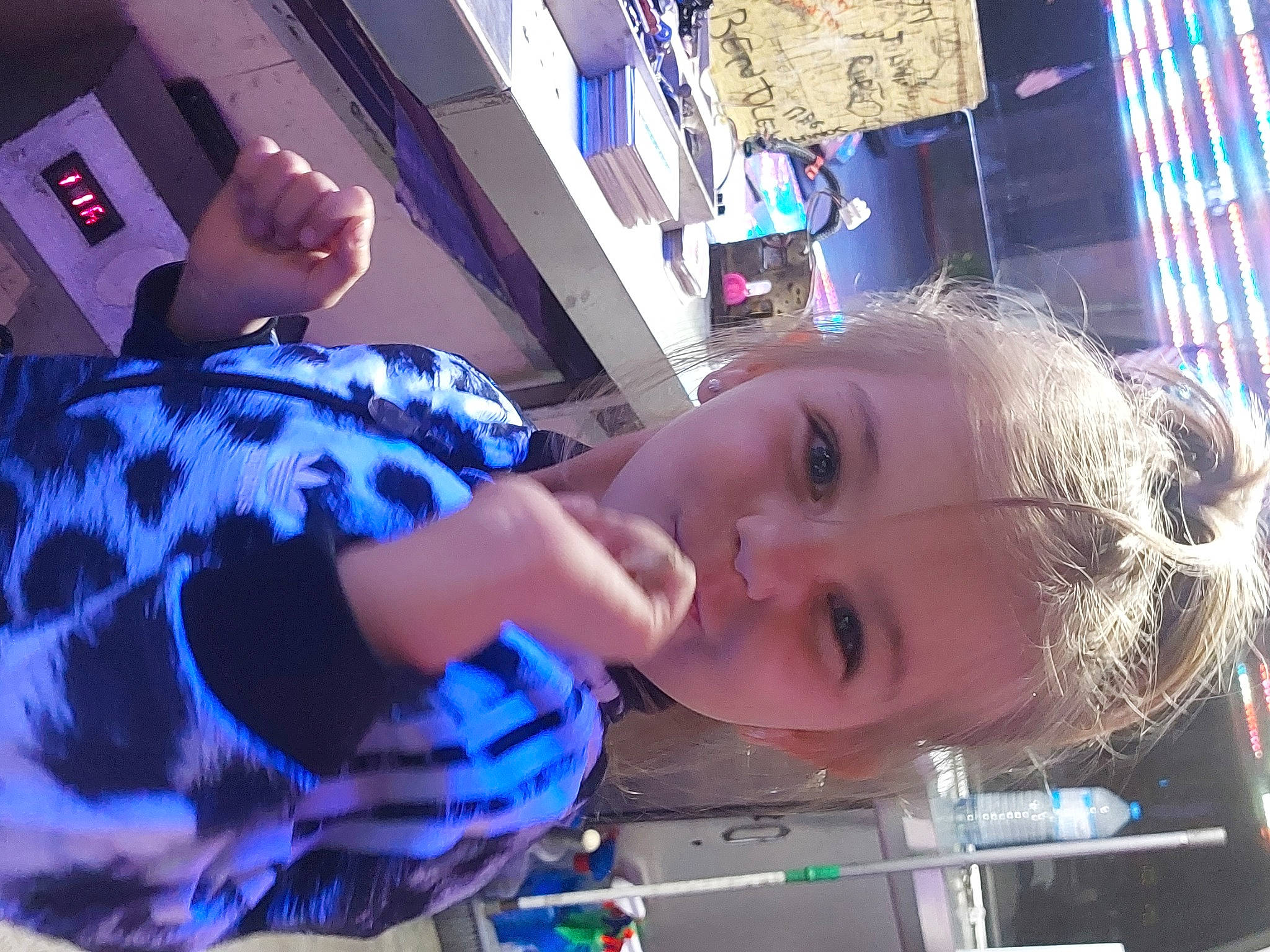 Rubis a rejoint le concours — aidez-le/la à gagner de superbes lots ! baby, baby_toddler_clothing, cheek, child, electric_blue, finger, food, fun, happy, iris, leisure, mouth, nose, pattern, person, photograph, play, smile, snapshot, space