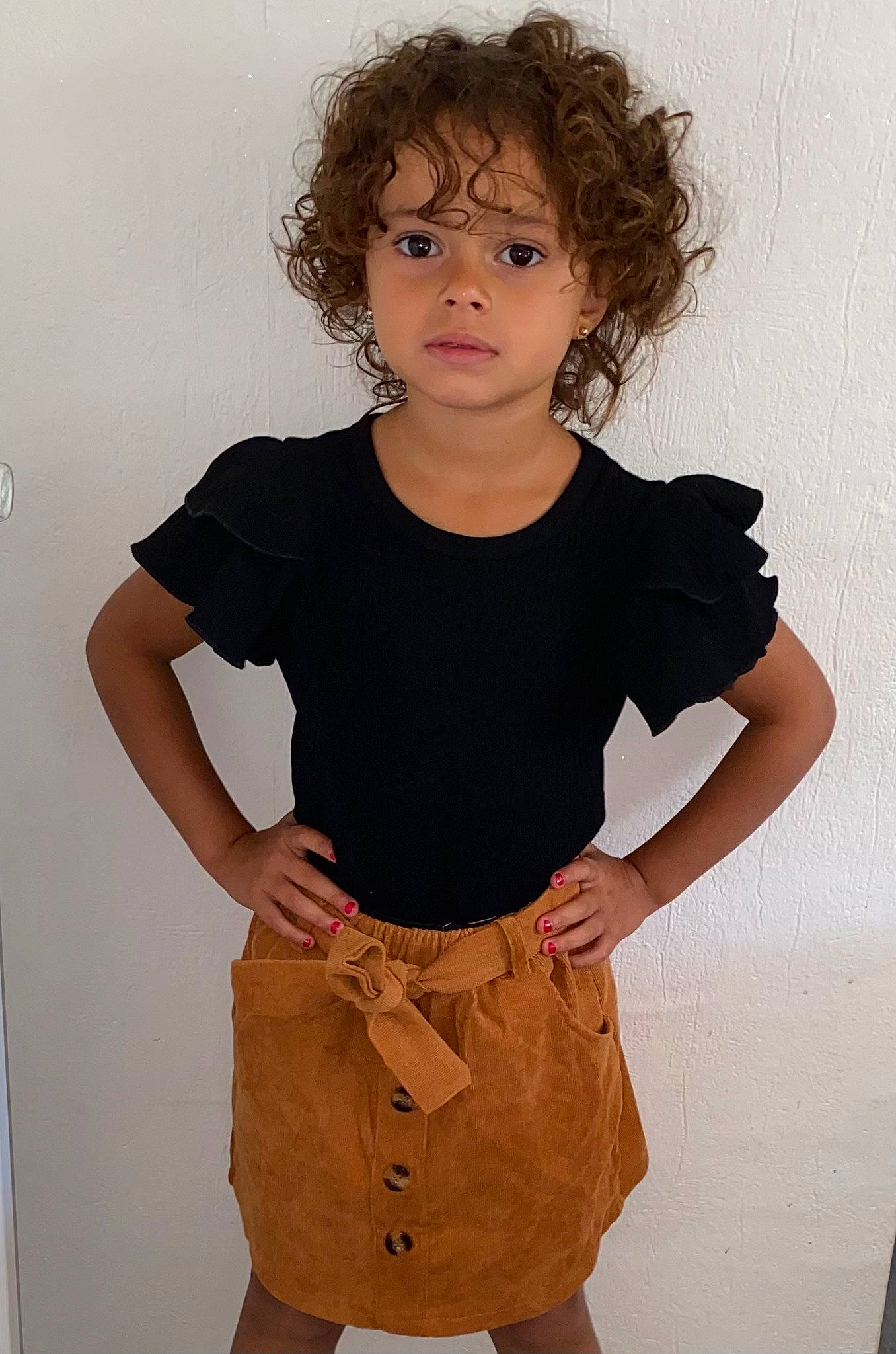 Marie a rejoint le concours — aidez-le/la à gagner de superbes lots ! arm, beauty, cheek, day_dress, eyelash, gesture, hairstyle, happy, human, joint, neck, organ, people, person, shoulder, sleeve, standing, t_shirt, toddler, trunk