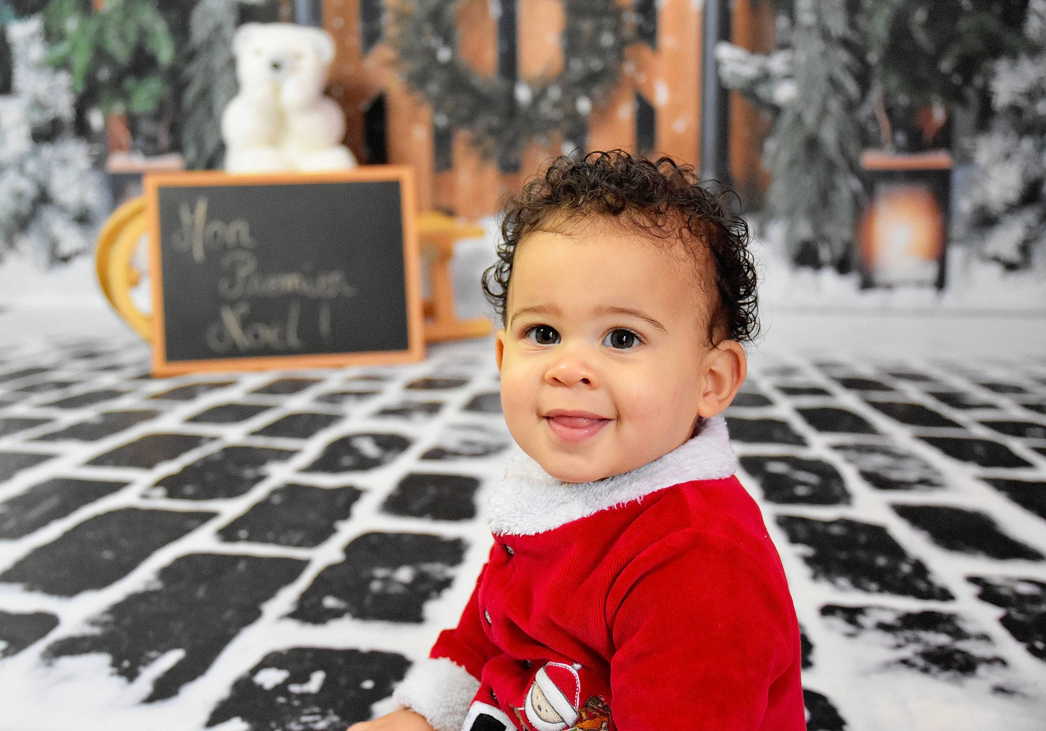 Kyle a rejoint le concours — aidez-le/la à gagner de superbes lots ! baby, baby_toddler_clothing, cheek, child, event, flash_photography, flooring, fun, happy, joy, leisure, pattern, people_in_nature, person, photograph, sitting, smile, snapshot, snow, toddler