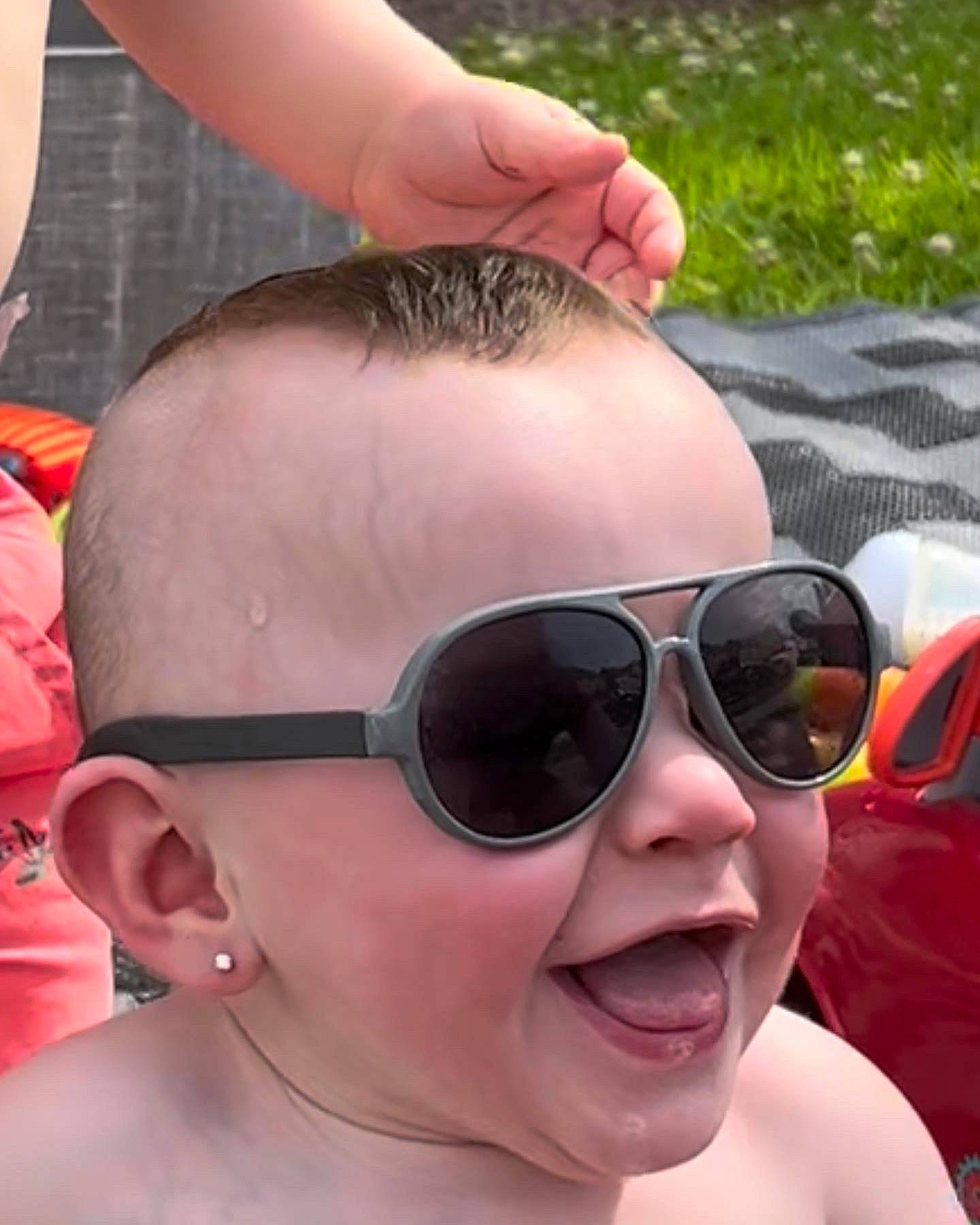 Brixton is registered to the contest to win money with this photo: chin, cool, eye_glass_accessory, eyebrow, eyewear, gesture, glasses, goggles, hairstyle, happy, jaw, leisure, lip, mouth, nose, person, personal_protective_equipment, pink, skin, sunglasses