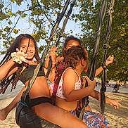 Aliya a rejoint le concours — aidez-le/la à gagner de superbes lots ! casual_clothing, child, children, daytime, friends, fun, happy, leisure, nature, outdoor, park, play, playground, rope, sand, smiling, summer, sunlight, tire_swing, tree