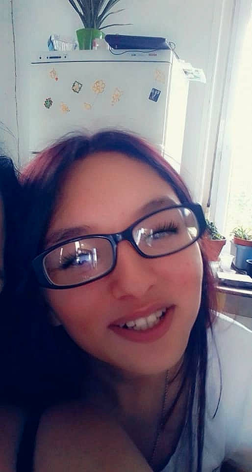 Lola participe au concours pour gagner de l'argent avec cette photo : beauty, cheek, chin, cool, eye, eyebrow, eyewear, face, forehead, glasses, hair, head, jaw, joy, lip, nose, person, photography, selfie, skin