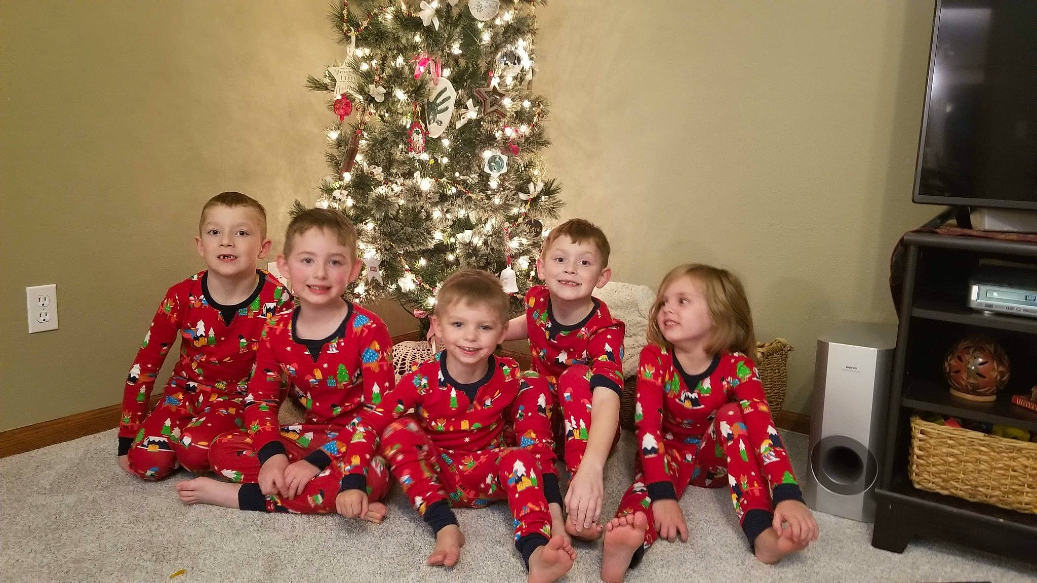 Isabelle joined the competition — help win amazing prizes! child, christmas, christmas_decoration, christmas_eve, christmas_ornament, christmas_tree, event, fun, happy, holiday, holiday_ornament, home_appliance, joy, kitchen_appliance, microwave_oven, people, person, smile, t_shirt, television