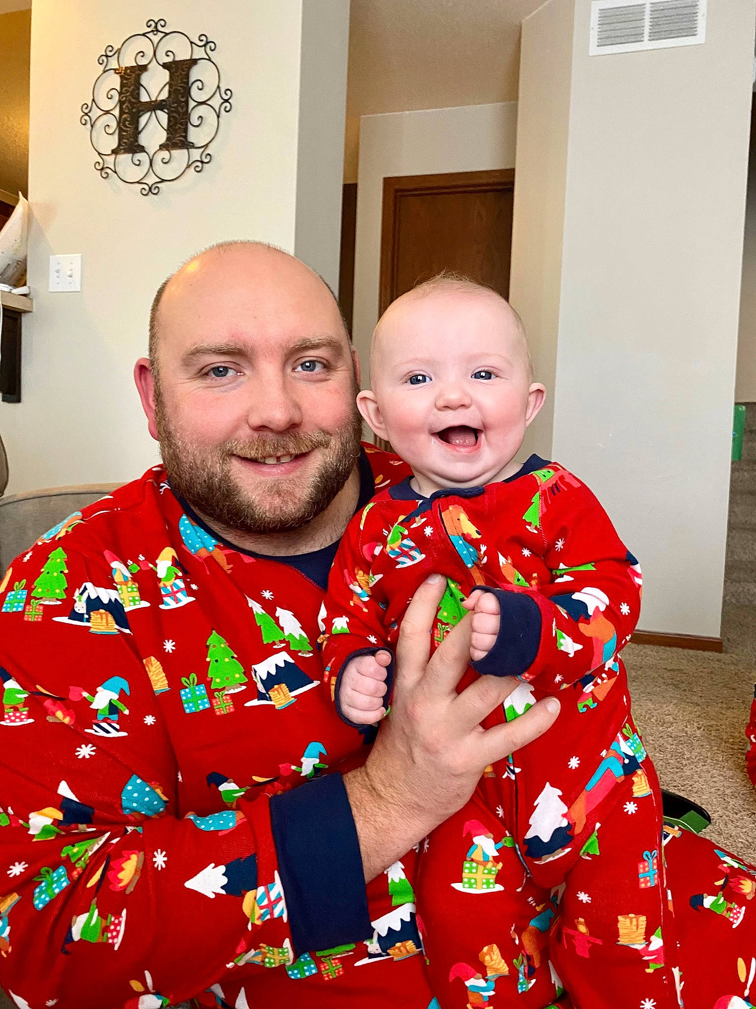 Isabelle is registered to the contest to win money with this photo: baby, baby_toddler_clothing, beard, child, christmas, christmas_eve, door, event, fashion_design, fun, happy, holiday, joy, one_piece_garment, pattern, person, picture_frame, red, sleeve, smile