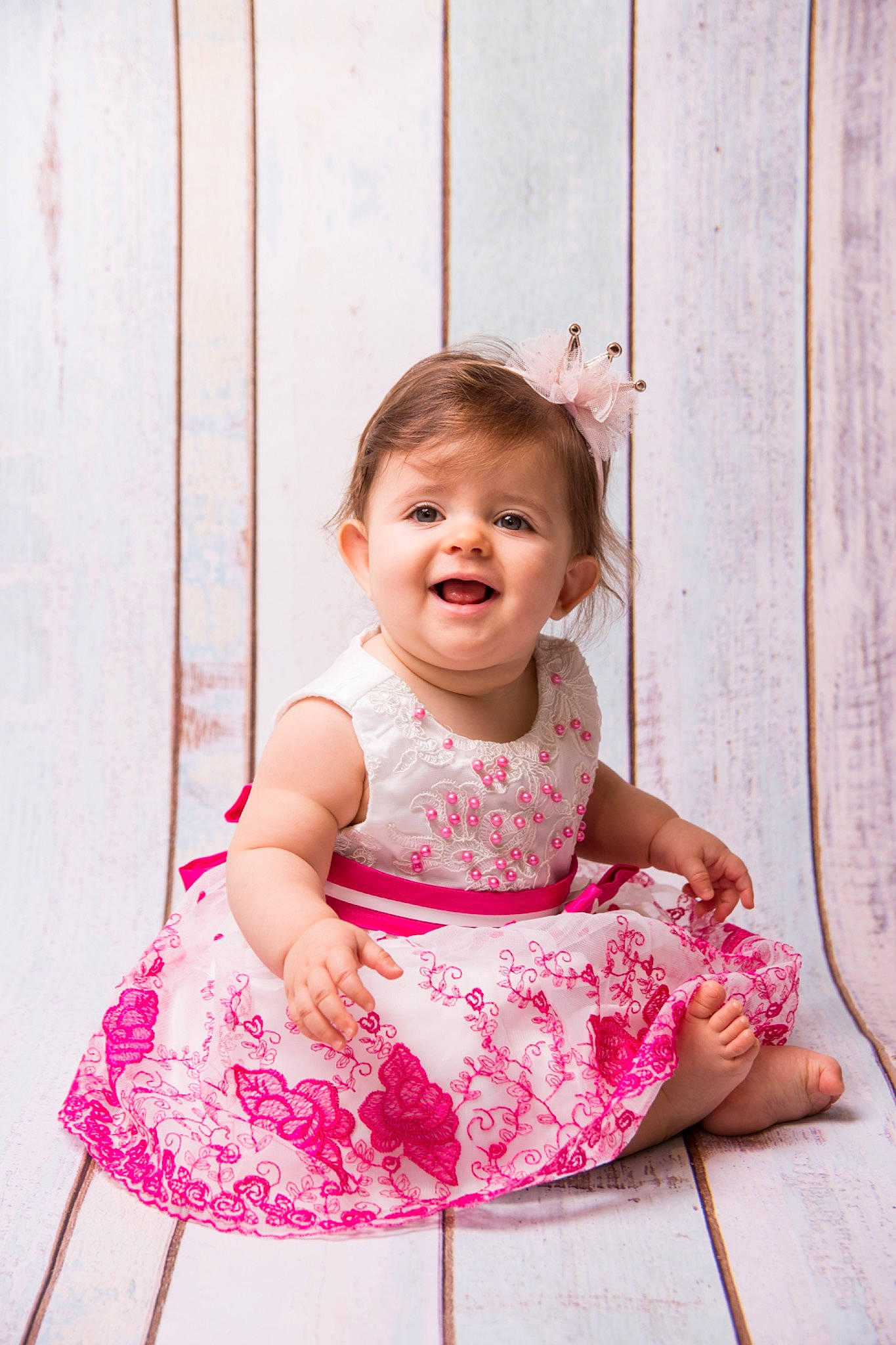 Krystale participe au concours pour gagner de l'argent avec cette photo : baby, baby_products, baby_toddler_clothing, child, child_model, daughter, dress, happy, pattern, person, photography, pink, play, product, sitting, skin, smile, toddler