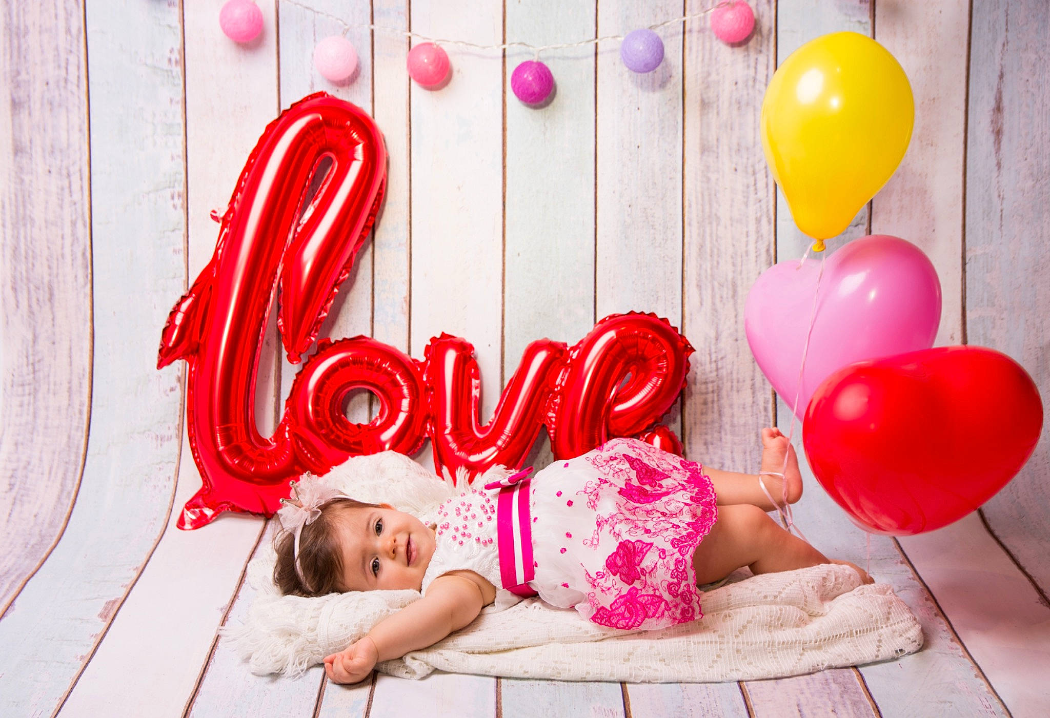 Krystale participe au concours pour gagner de l'argent avec cette photo : balloon, child, happy, heart, love, party, party_supply, person, photography, pink, play, red, smile, toddler, toy, valentines_day