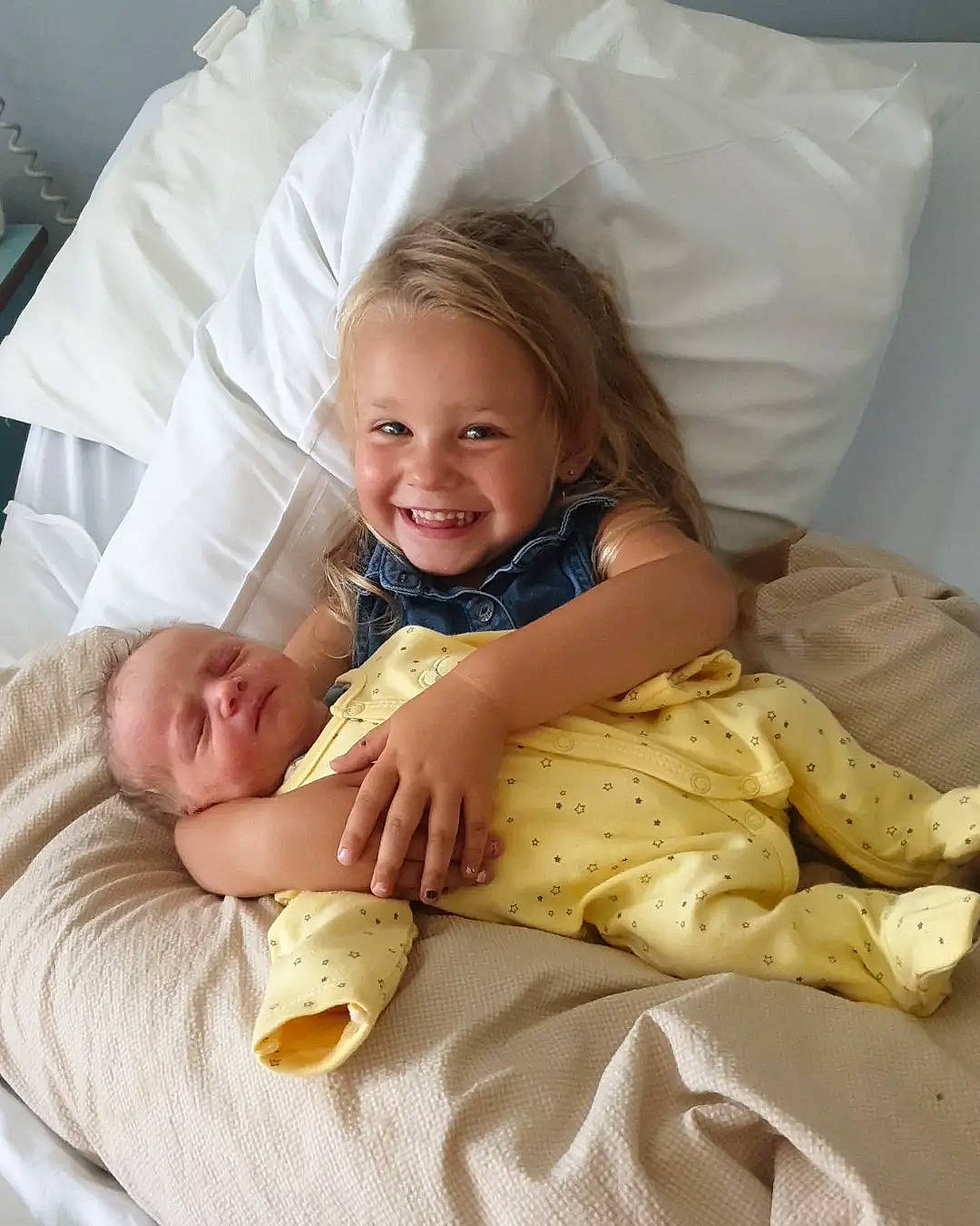 Flavie Et Hanaë participe au concours pour gagner de l'argent avec cette photo : abdomen, baby, baby_toddler_clothing, bedding, cheek, child, comfort, event, eye, foot, gesture, happy, head, joy, linens, person, room, skin, smile, textile