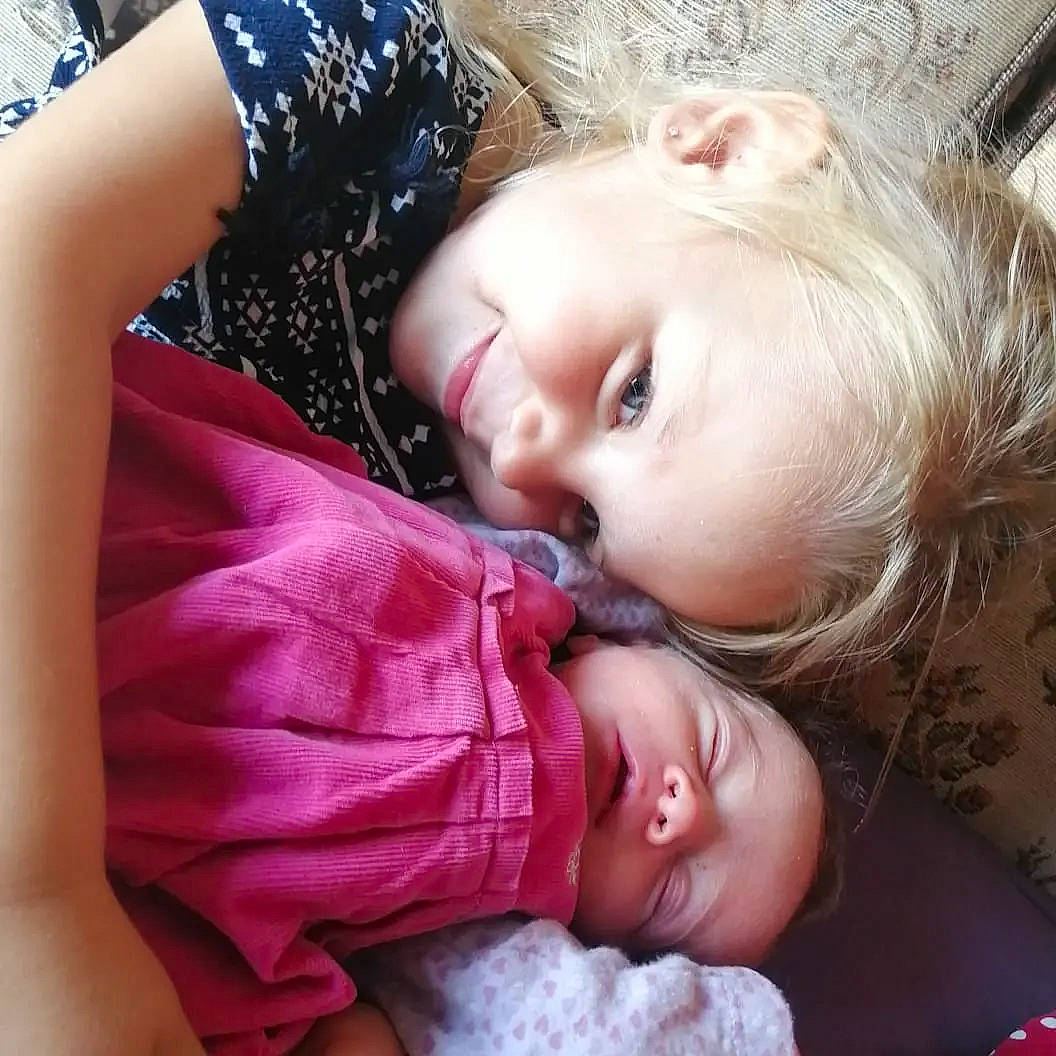 Flavie Et Hanaë a rejoint le concours — aidez-le/la à gagner de superbes lots ! baby, baby_toddler_clothing, cheek, child, chin, comfort, facial_expression, gesture, human, iris, lip, mammal, mouth, nose, organ, people, person, skin, textile, toddler