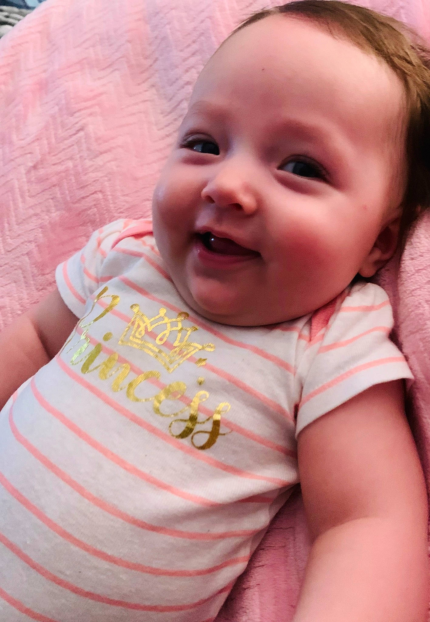 Kylie is registered to the contest to win money with this photo: baby, baby_laughing, baby_toddler_clothing, cheek, child, eye, eyelash, finger, hair, happy, head, human_body, iris, lip, mouth, nose, person, pink, skin, smile