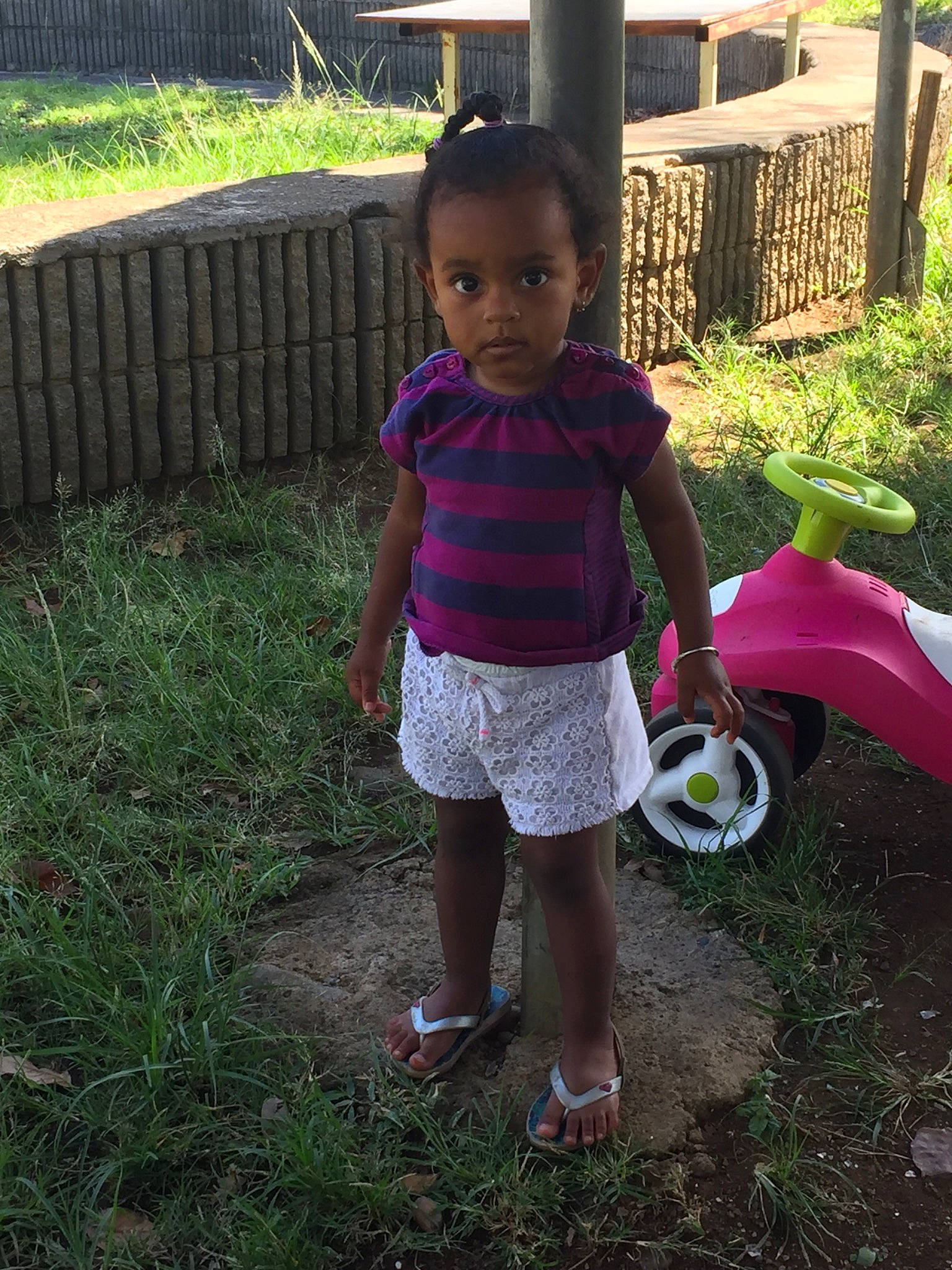 Aliyah a rejoint le concours — aidez-le/la à gagner de superbes lots ! child, clothing, day, fun, girl, grass, person, pink, plant, play, purple, smile, summer, toddler, tree, vacation