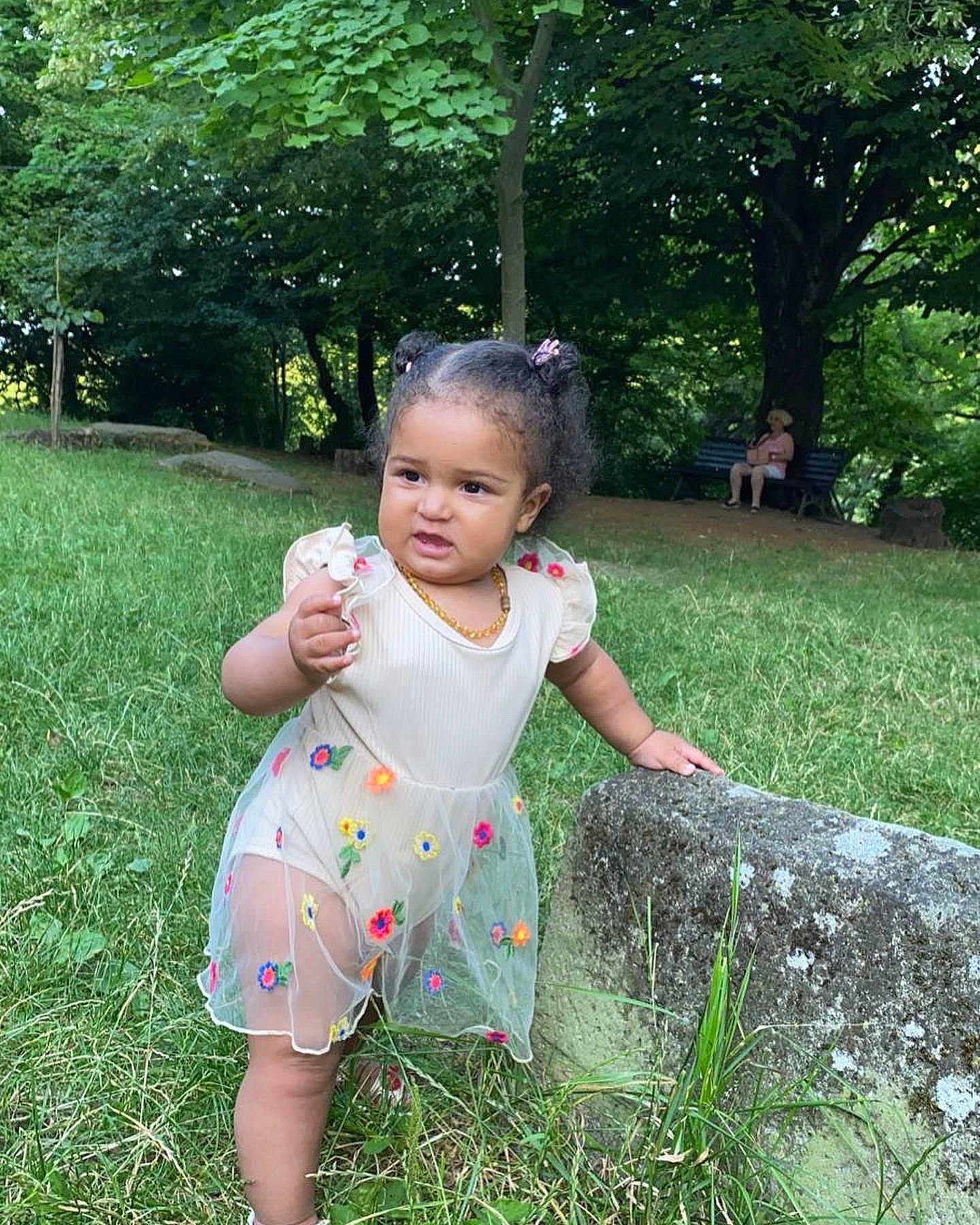 Camillia participe au concours pour gagner de l'argent avec cette photo : baby, baby_toddler_clothing, fun, garden, grass, grassland, groundcover, happy, lawn, leisure, meadow, people_in_nature, person, plant, recreation, shrub, sleeve, terrestrial_plant, toddler, tree