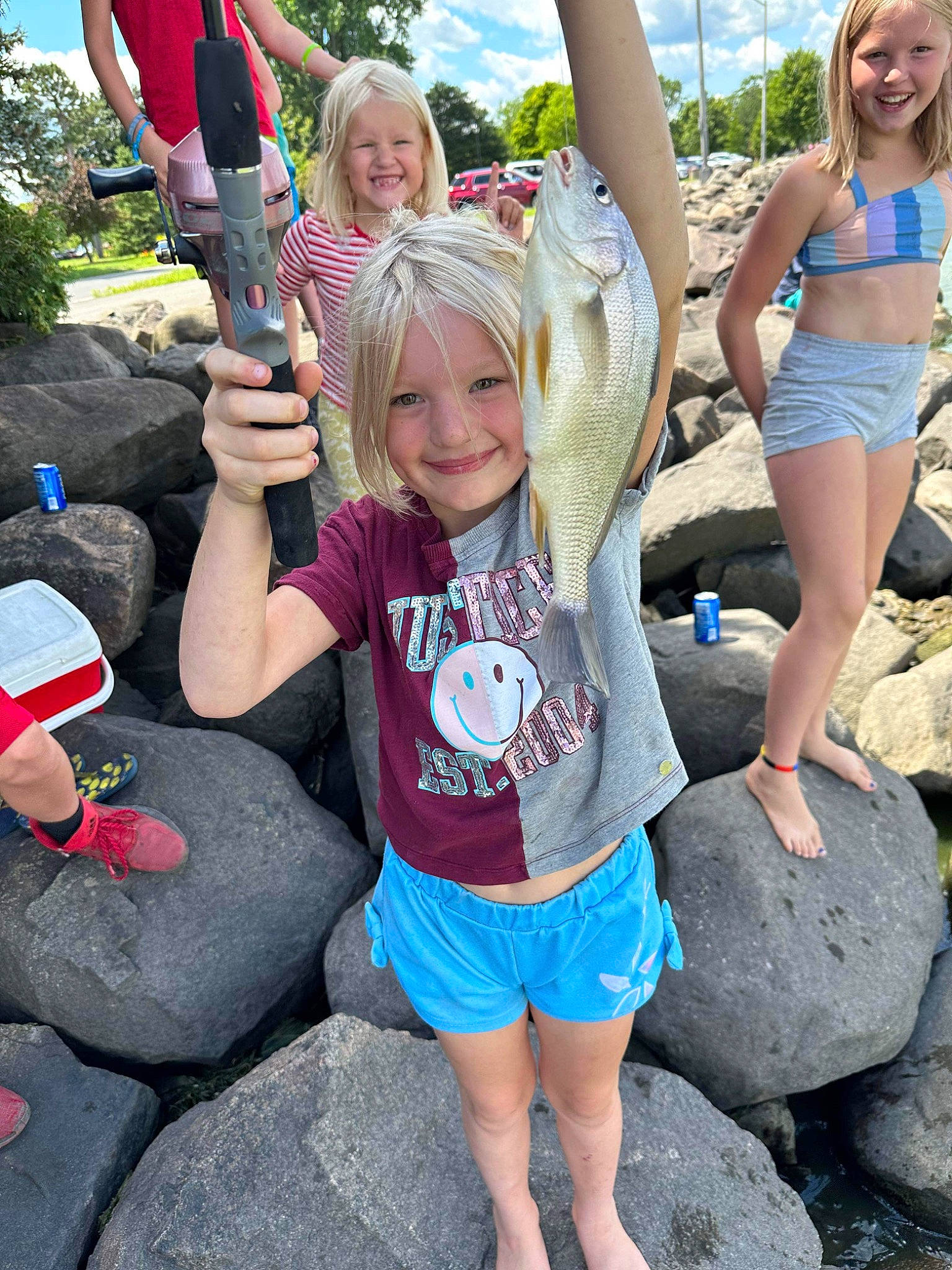 Ambriyah joined the competition — help win amazing prizes! blue, community, fun, gesture, green, happy, joy, leg, leisure, person, photograph, pink, plant, shorts, sky, smile, social_group, style, summer, t_shirt