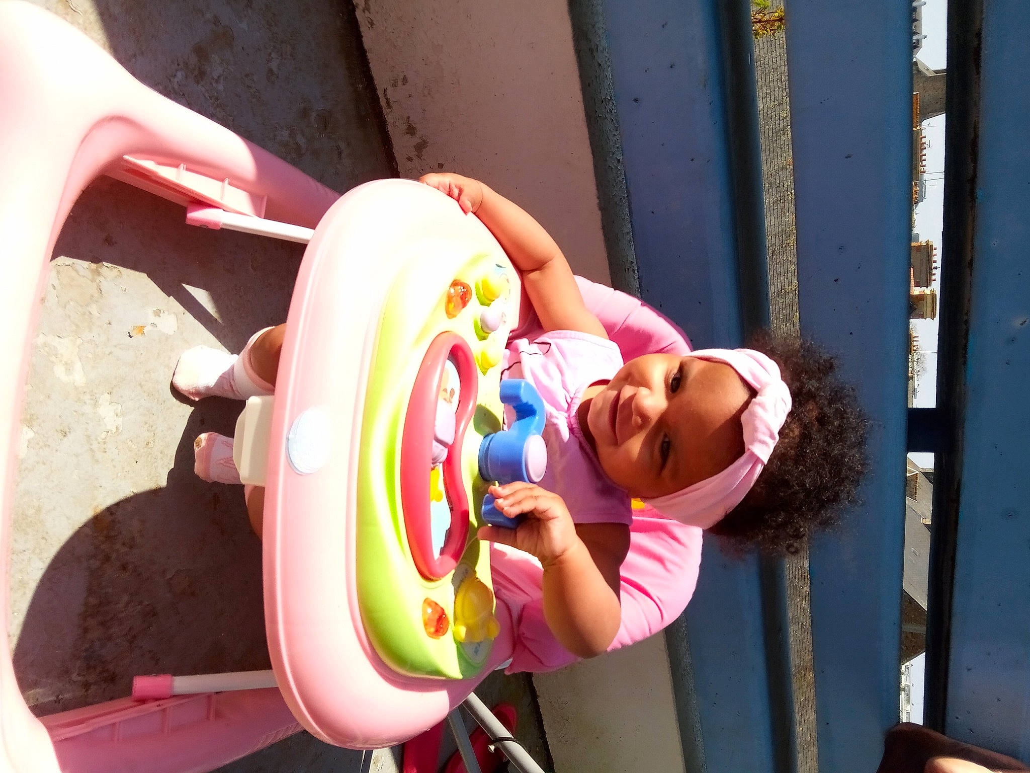 Elora participe au concours pour gagner de l'argent avec cette photo : child, headwear, person, pink