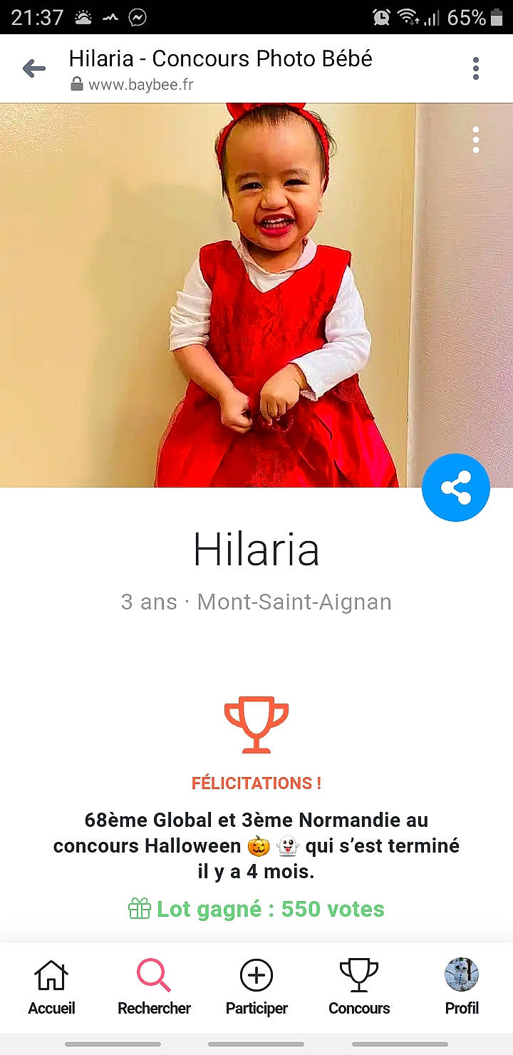 Chloé a rejoint le concours — aidez-le/la à gagner de superbes lots ! advertising, baby, baby_toddler_clothing, brand, elbow, electric_blue, facial_expression, fashion_accessory, font, formal_wear, gesture, graphics, happy, joy, logo, magenta, pattern, person, sleeve, smile