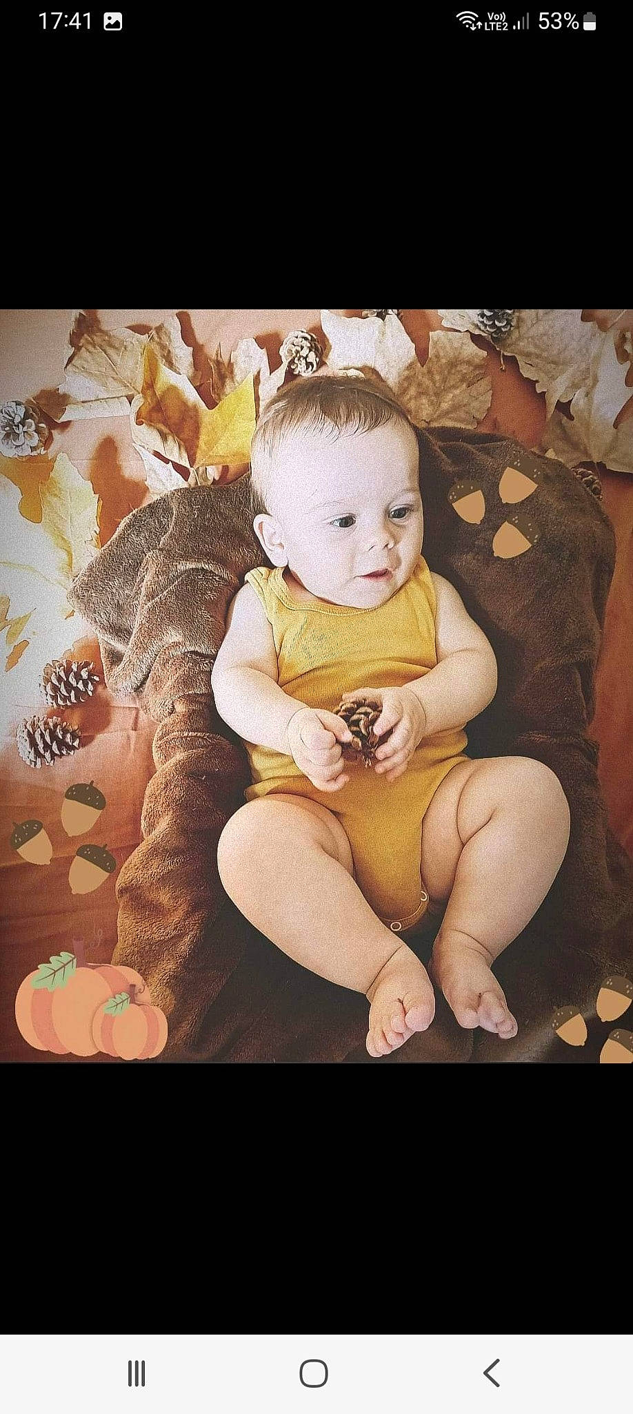 Gabriel participe au concours pour gagner de l'argent avec cette photo : abdomen, arm, baby, baby_toddler_clothing, chest, child, comfort, eye, flash_photography, hand, happy, human_leg, iris, knee, lap, pattern, person, sitting, thigh, toddler