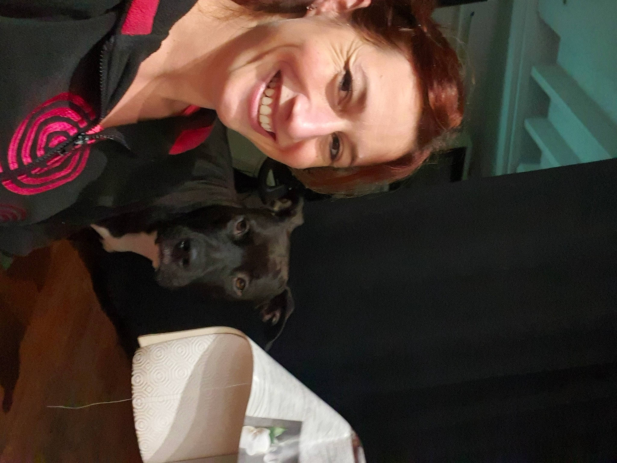 Gaïa participe au concours pour gagner de l'argent avec cette photo : dog_breed, event, eye, eyelash, eyewear, face, fashion_accessory, flash_photography, fun, fur, gesture, happy, laugh, mouth, selfie, smile