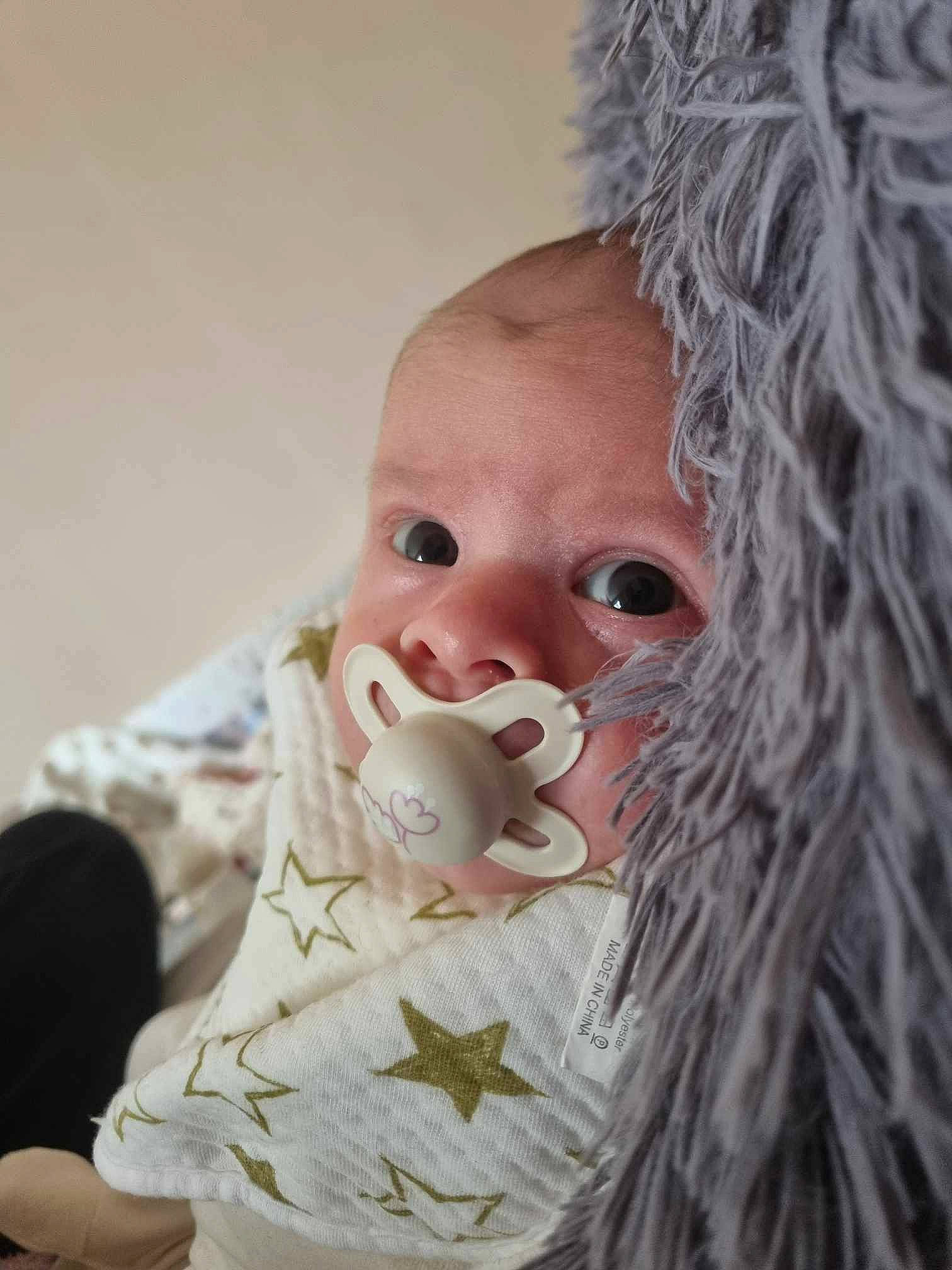 Elya participe au concours pour gagner de l'argent avec cette photo : baby, baby_toddler_clothing, cheek, close_up, comfort, dress, ear, eye, eyelash, hair, happy, head, headgear, iris, lip, mammal, nose, person, textile, toddler
