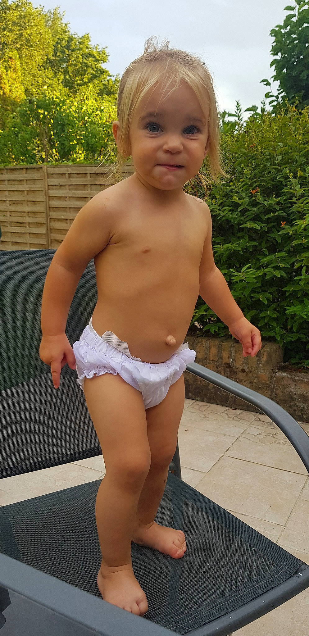 Maelys a rejoint le concours — aidez-le/la à gagner de superbes lots ! briefs, child, diaper, navel, person, toddler, undergarment