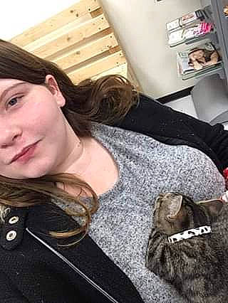 Dipssy participe au concours pour gagner de l'argent avec cette photo : black_hair, ear, fur, neck, outerwear, photography, selfie