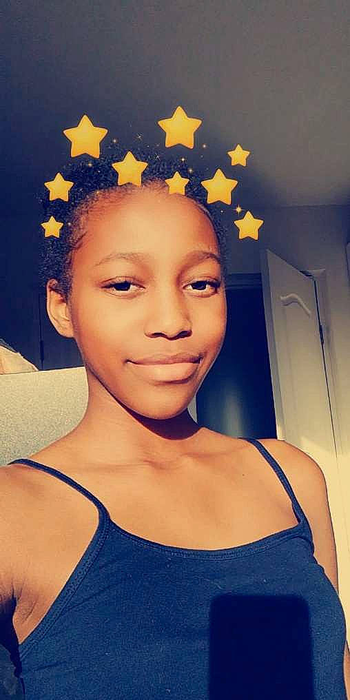 Nour a rejoint le concours — aidez-le/la à gagner de superbes lots ! arm, chin, eye, eyebrow, eyelash, facial_expression, fashion_design, flash_photography, hair, hairstyle, happy, head, joy, lip, makeover, neck, organ, person, skin, smile