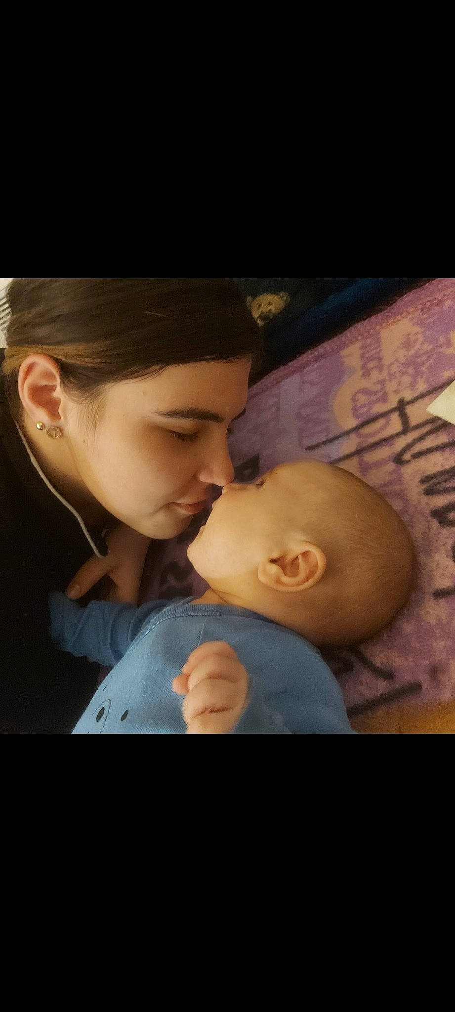 Patrick Illan Georges participe au concours pour gagner de l'argent avec cette photo : arm, baby, cheek, child, chin, comfort, ear, eyebrow, eyelash, flash_photography, forehead, gesture, hairstyle, hand, happy, lip, mouth, nose, person, skin