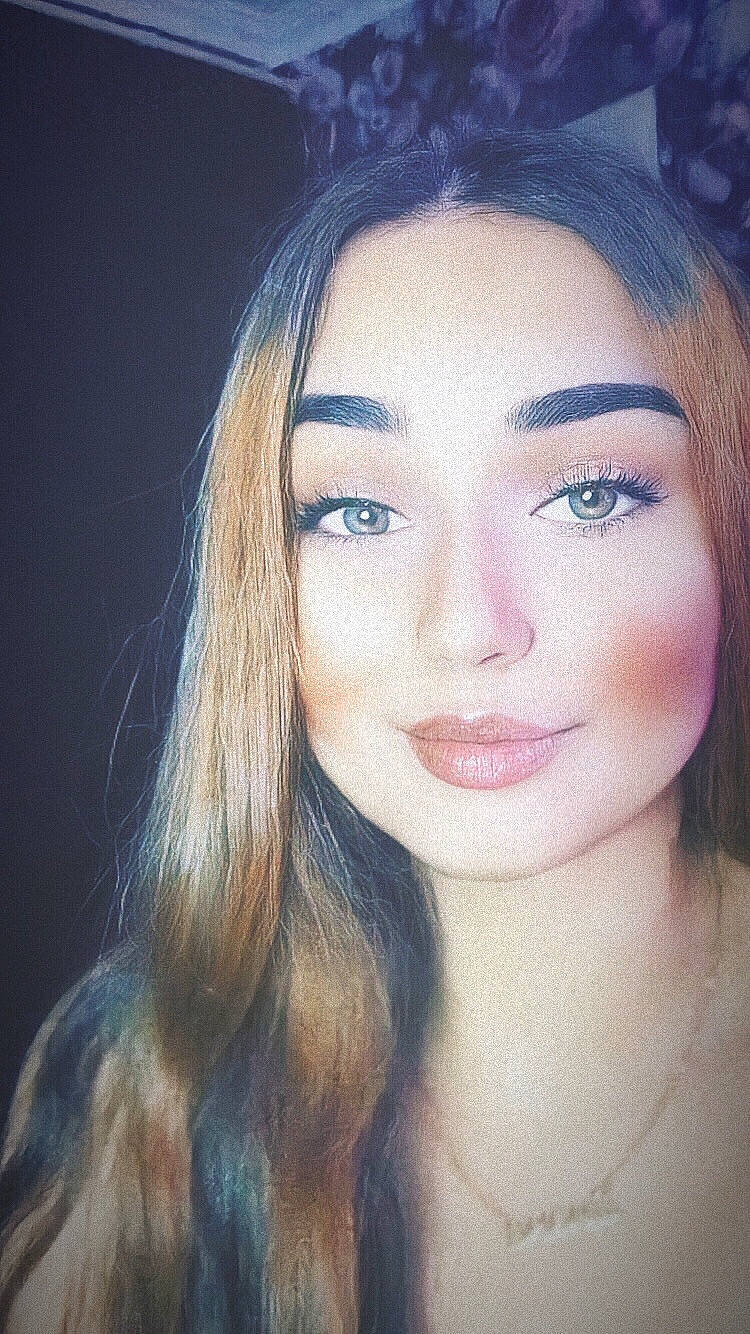 Diana a rejoint le concours — aidez-le/la à gagner de superbes lots ! bangs, cheek, ear, eye_liner, eye_shadow, eyelash, flash_photography, forehead, happy, human_body, iris, jaw, lip, lipstick, makeover, mouth, nose, person, shoulder, skin