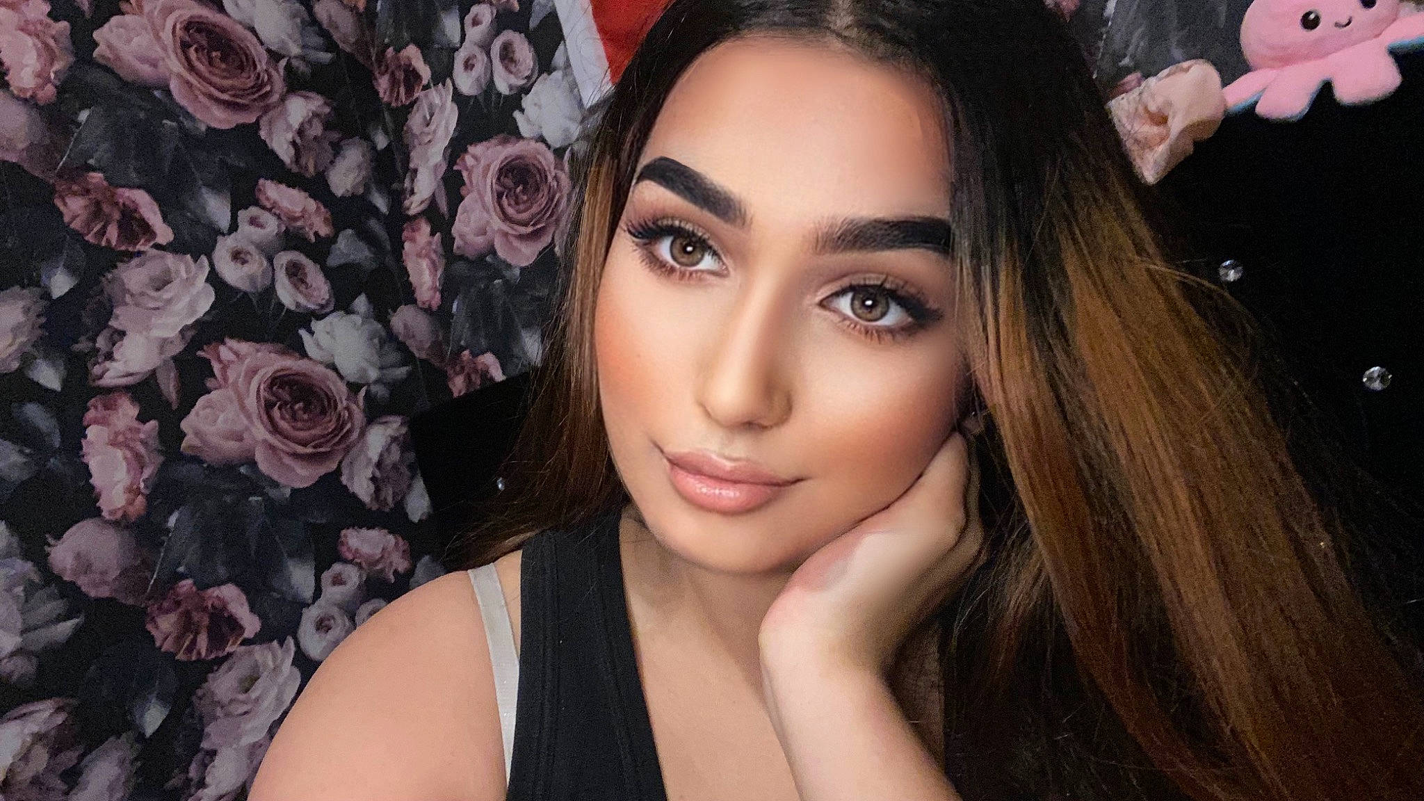 Diana a rejoint le concours — aidez-le/la à gagner de superbes lots ! black_hair, cheek, eye_liner, eyebrow, eyelash, flash_photography, forehead, iris, jaw, joy, lip, lipstick, makeover, mouth, nose, person, pink, plant, purple, shoulder