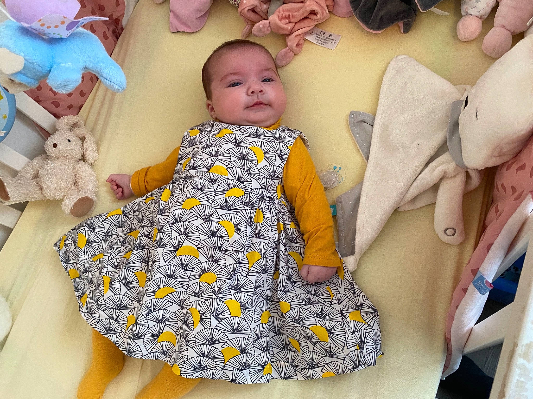 Ambre a rejoint le concours — aidez-le/la à gagner de superbes lots ! baby, baby_products, baby_toddler_clothing, baby_toys, chair, child, comfort, event, happy, home_accessories, linens, pattern, person, play, room, sitting, stuffed_toy, textile, toddler, toy