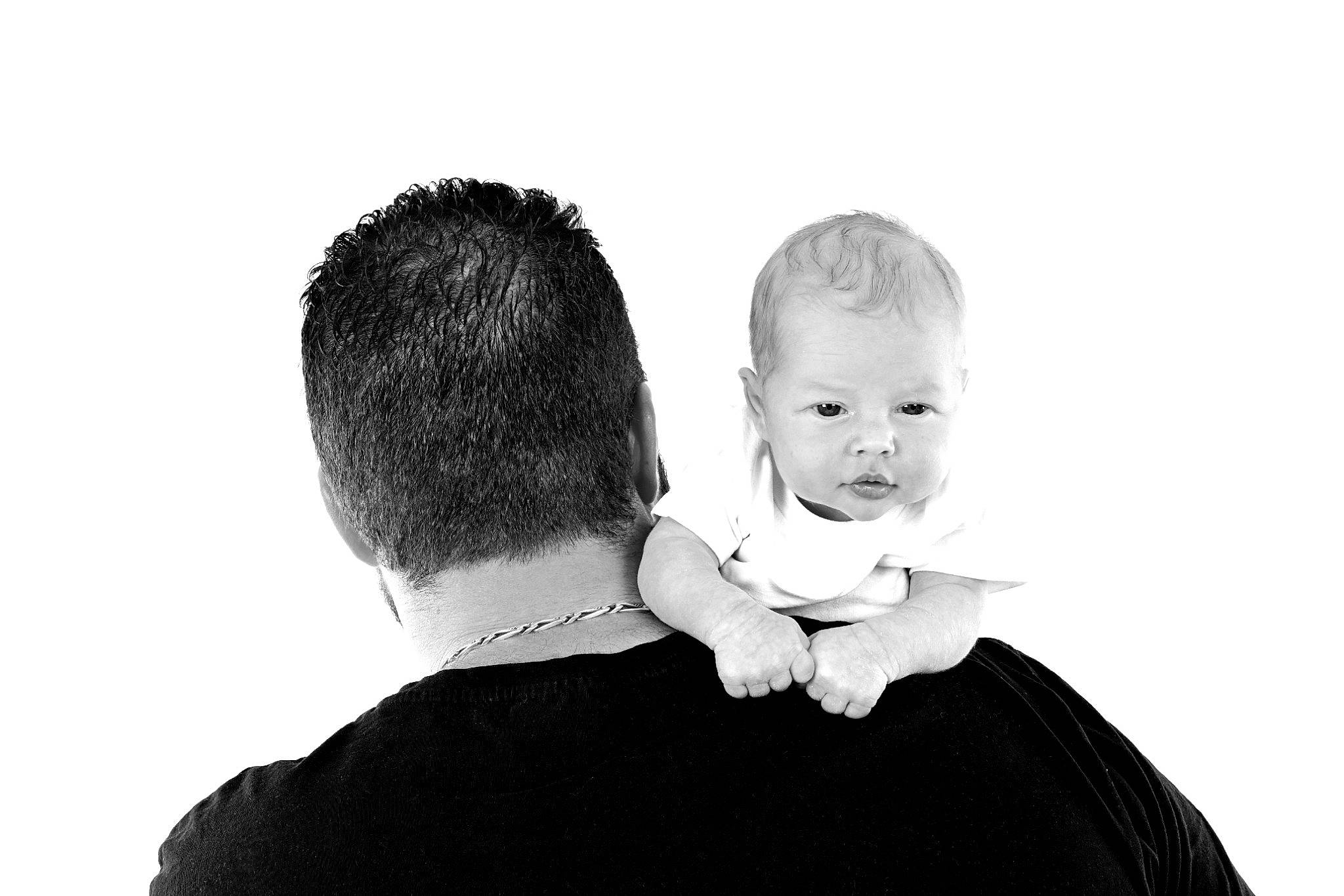 Livio participe au concours pour gagner de l'argent avec cette photo : arm, baby, cheek, child, comfort, ear, flash_photography, gesture, happy, monochrome, monochrome_photography, neck, outerwear, person, shoulder, sitting, sleeve, standing, style, t_shirt