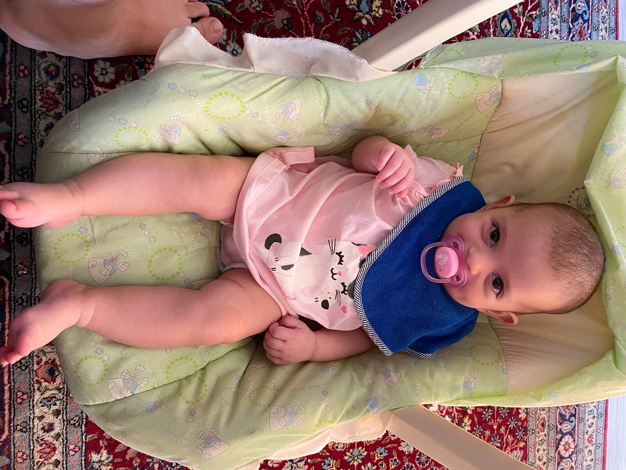 Alyssa a rejoint le concours — aidez-le/la à gagner de superbes lots ! baby, baby_toddler_clothing, cheek, child, comfort, eye, face, facial_expression, finger, gesture, head, human_body, mammal, mouth, person, pink, skin, textile, thigh, toddler