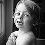 Lissandro a rejoint le concours — aidez-le/la à gagner de superbes lots ! arm, baby, black_and_white, child, closeup, cute, expression, face, hair, happy, indoor, innocence, natural_light, person, portrait, skin, smiling, window, wooden_surface, young