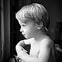 Lissandro a rejoint le concours — aidez-le/la à gagner de superbes lots ! arm, black_and_white, child, curious, expression, face, hair, indoor, monochrome, natural_light, portrait, profile, serene, skin, soft_light, thoughtful, toddler, window, wood, young