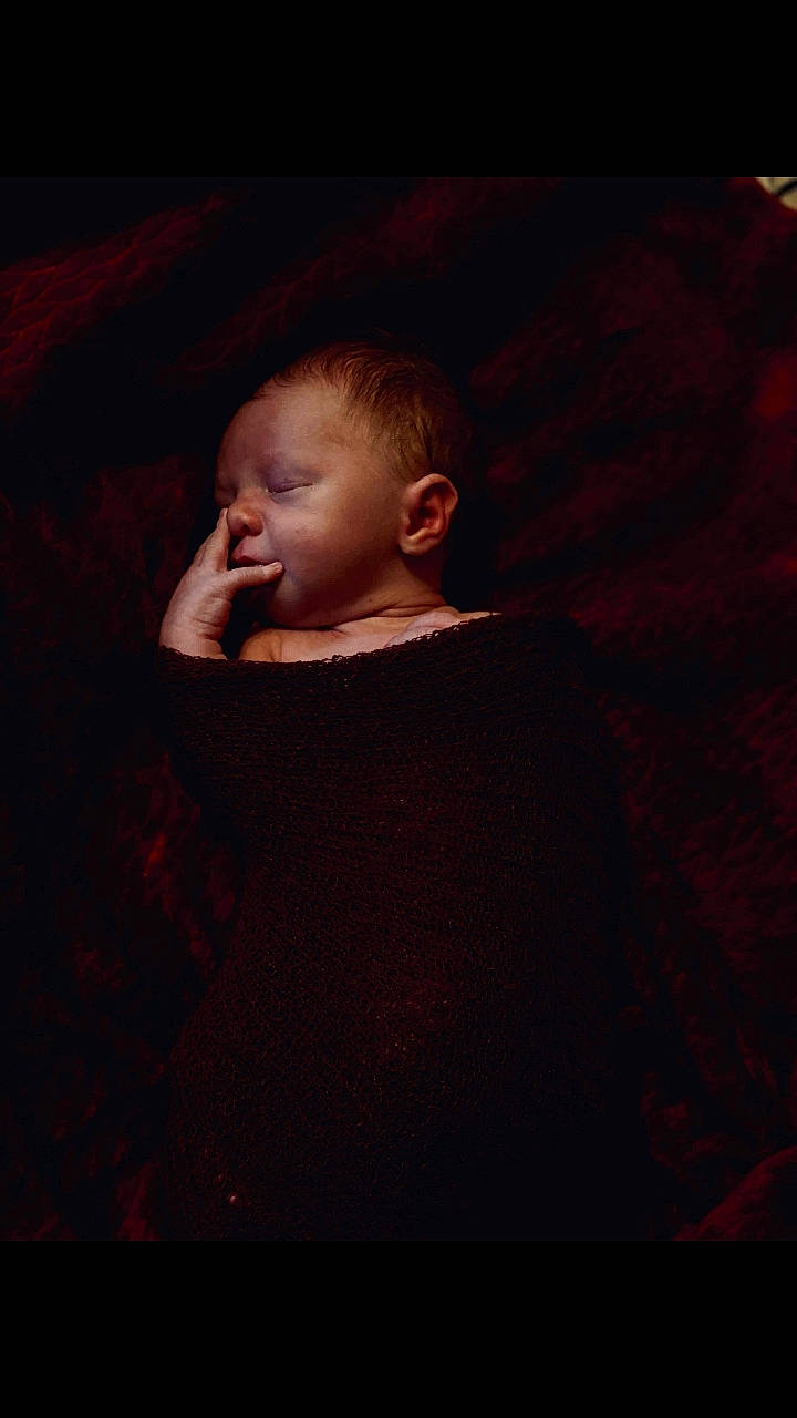 Leeland joined the competition — help win amazing prizes! child, darkness, ear, event, flesh, fun, human_body, mouth, music, neck, nose, performance, performing_arts, person, photography, portrait, red, singer, singing, space