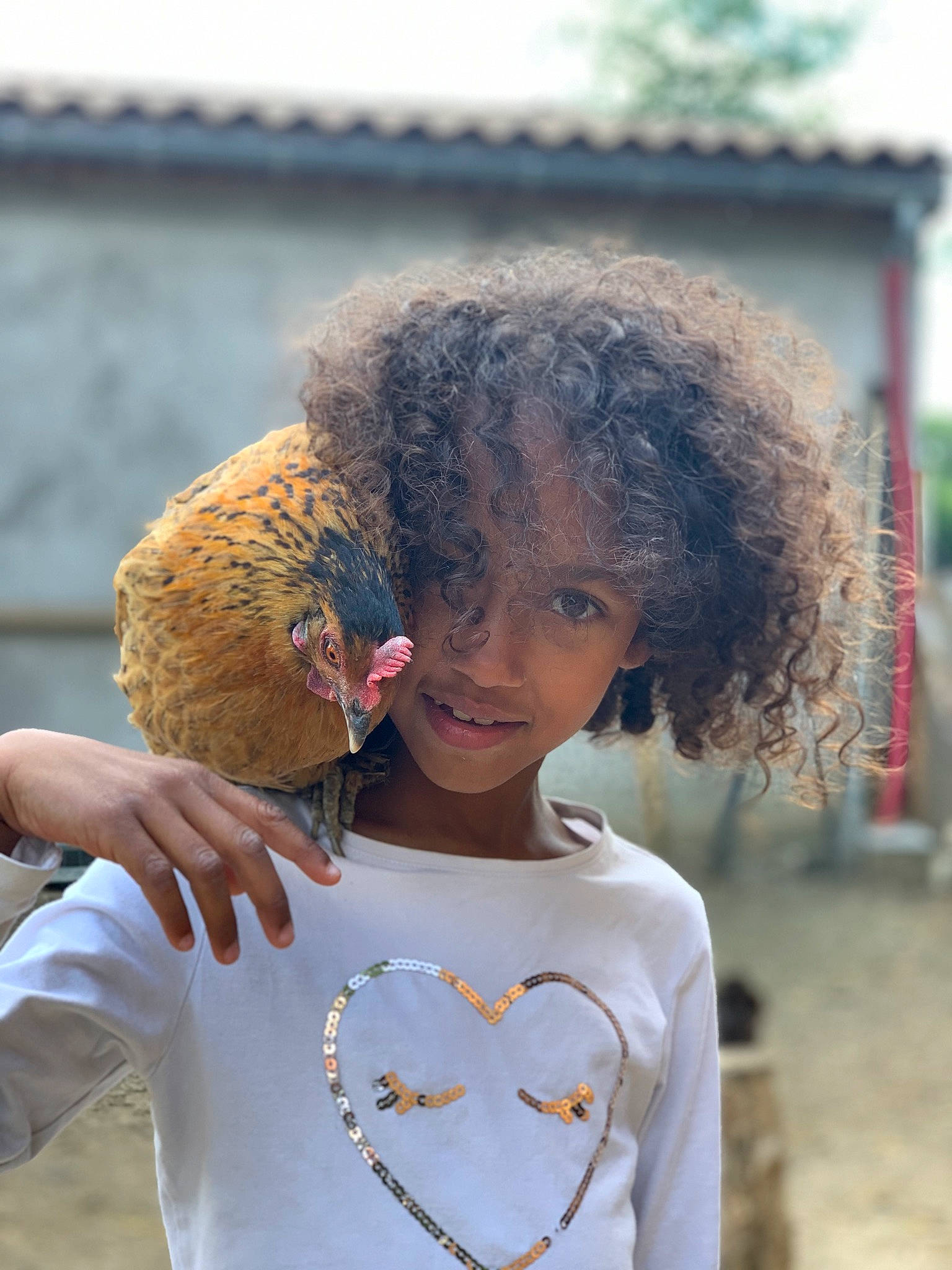 Charlie participe au concours pour gagner de l'argent avec cette photo : adaptation, afro, child, chin, cool, eye, eyewear, face, fun, grass, happy, human, lip, person, sleeve, smile, street_fashion, t_shirt, toddler, vacation