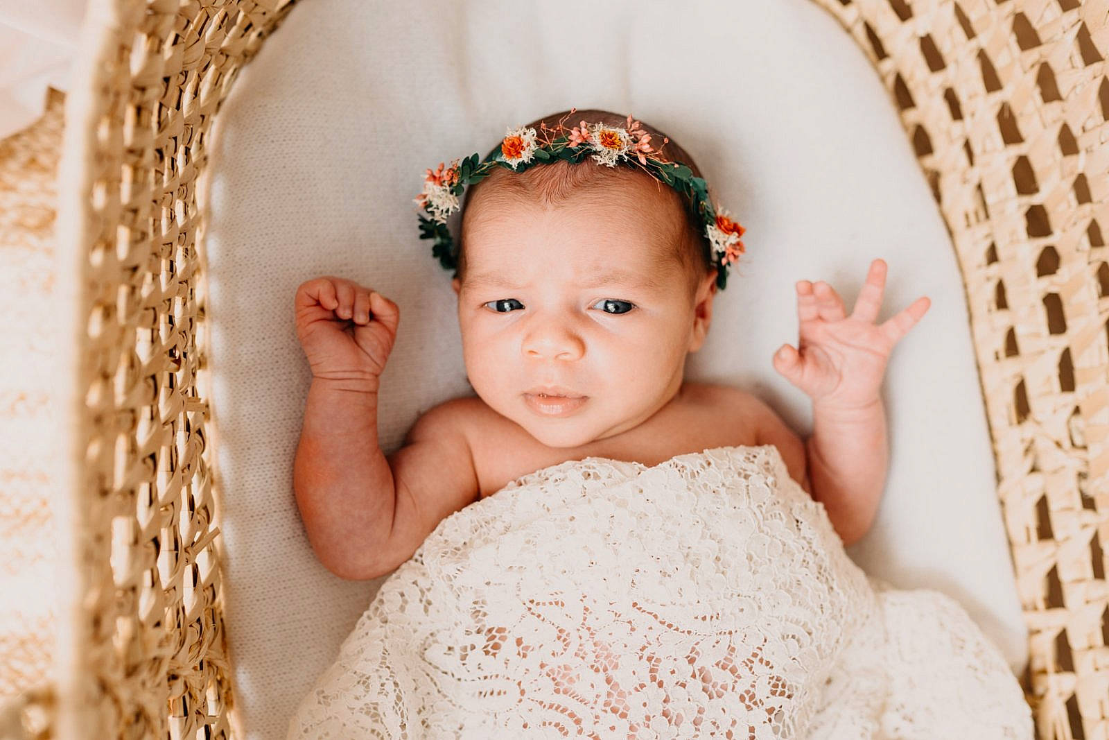 Inès participe au concours pour gagner de l'argent avec cette photo : baby, child, child_model, fashion_accessory, hair_accessory, headband, headgear, headpiece, person, photo_shoot, photograph, photography, portrait_photography, skin, toddler