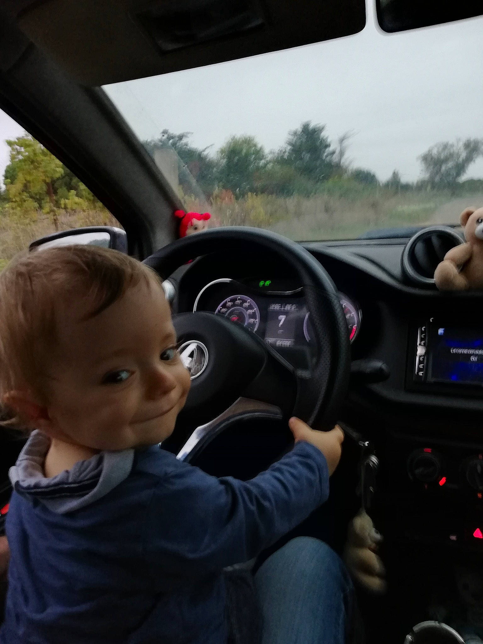 Mathys a rejoint le concours — aidez-le/la à gagner de superbes lots ! auto_part, automotive_design, automotive_exterior, automotive_mirror, automotive_wheel_system, car, car_seat, center_console, gauge, mode_of_transport, motor_vehicle, person, personal_luxury_car, plant, rear_view_mirror, sky, speedometer, steering_part, steering_wheel, vehicle