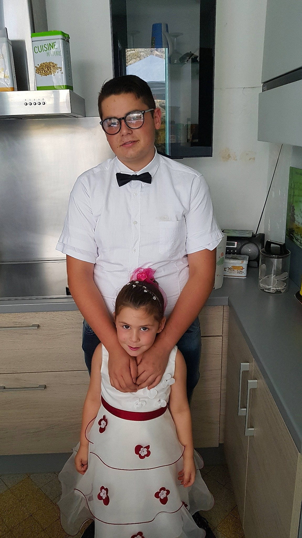 Melinda a rejoint le concours — aidez-le/la à gagner de superbes lots ! chef, child, cook, cooking, daughter, mother, person, shoulder