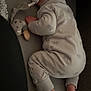 Lyam a rejoint le concours — aidez-le/la à gagner de superbes lots ! baby, sleeping, pacifier, plush_toy, pajamas, infant, cozy, resting, cute, soft_surface, indoors, peaceful, child, foot, hand, face, person, lying_down, comfort, nap