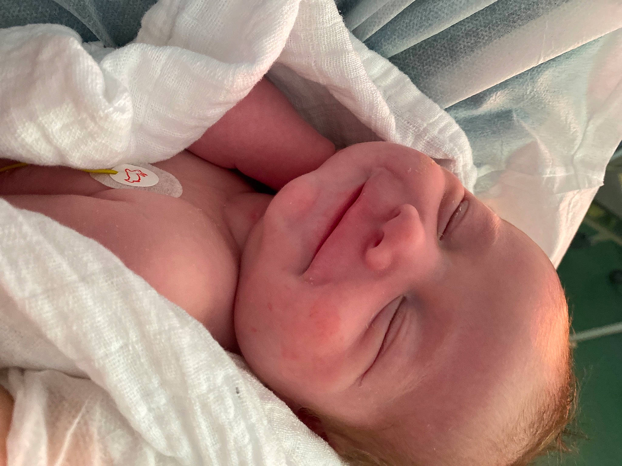 Zahyan participe au concours pour gagner de l'argent avec cette photo : arm, baby, comfort, eyelash, facial_expression, finger, gesture, hand, human_body, lip, mammal, mouth, muscle, neck, nose, person, skin, stomach, thigh, thumb