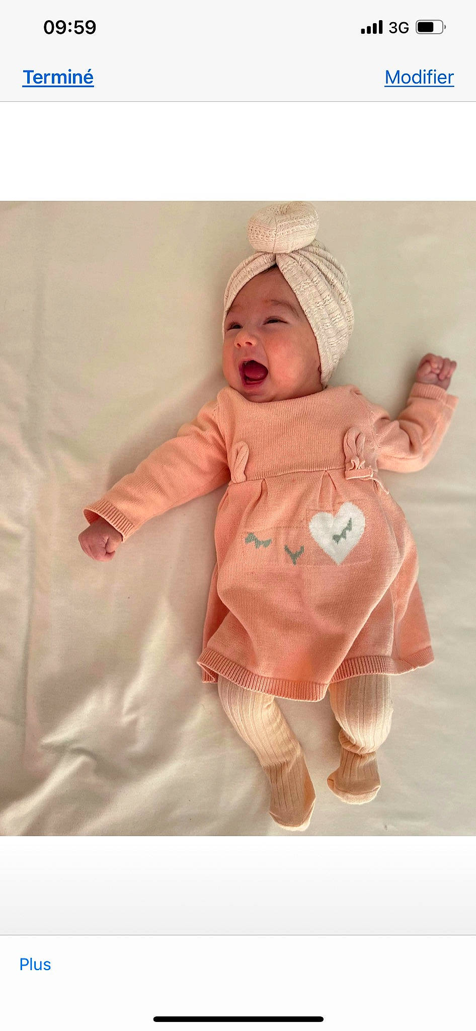 Clhoé a rejoint le concours — aidez-le/la à gagner de superbes lots ! baby, baby_products, baby_toddler_clothing, cap, cheek, child, clothing, comfort, gesture, headwear, linens, magenta, outerwear, pattern, peach, person, pink, product, sleeve, textile