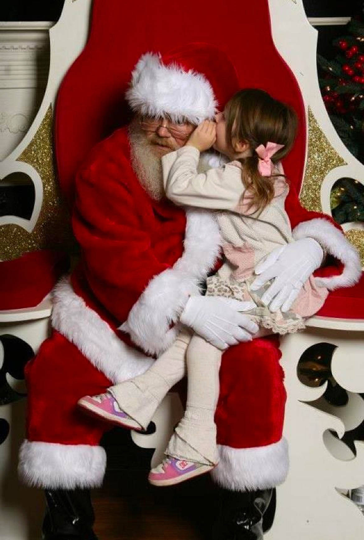 Jane is registered to the contest to win money with this photo: baby, christmas_decoration, christmas_eve, comfort, event, fictional_character, fun, fur_clothing, happy, hat, holiday, human_body, lap, leg, person, red, santa_claus, shoe, toddler, tree