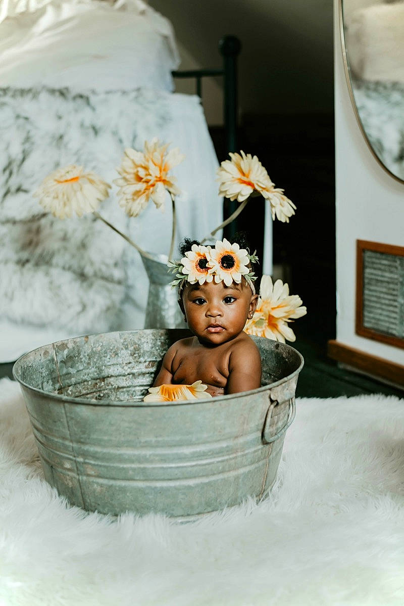 Tahiry joined the competition — help win amazing prizes! artificial_flower, baby, baked_goods, bathing, cake, cake_decorating, cut_flowers, dessert, floral_design, hair_accessory, headpiece, headwear, mirror, person, picture_frame, porcelain, stomach, sugar_cake, wedding_ceremony_supply