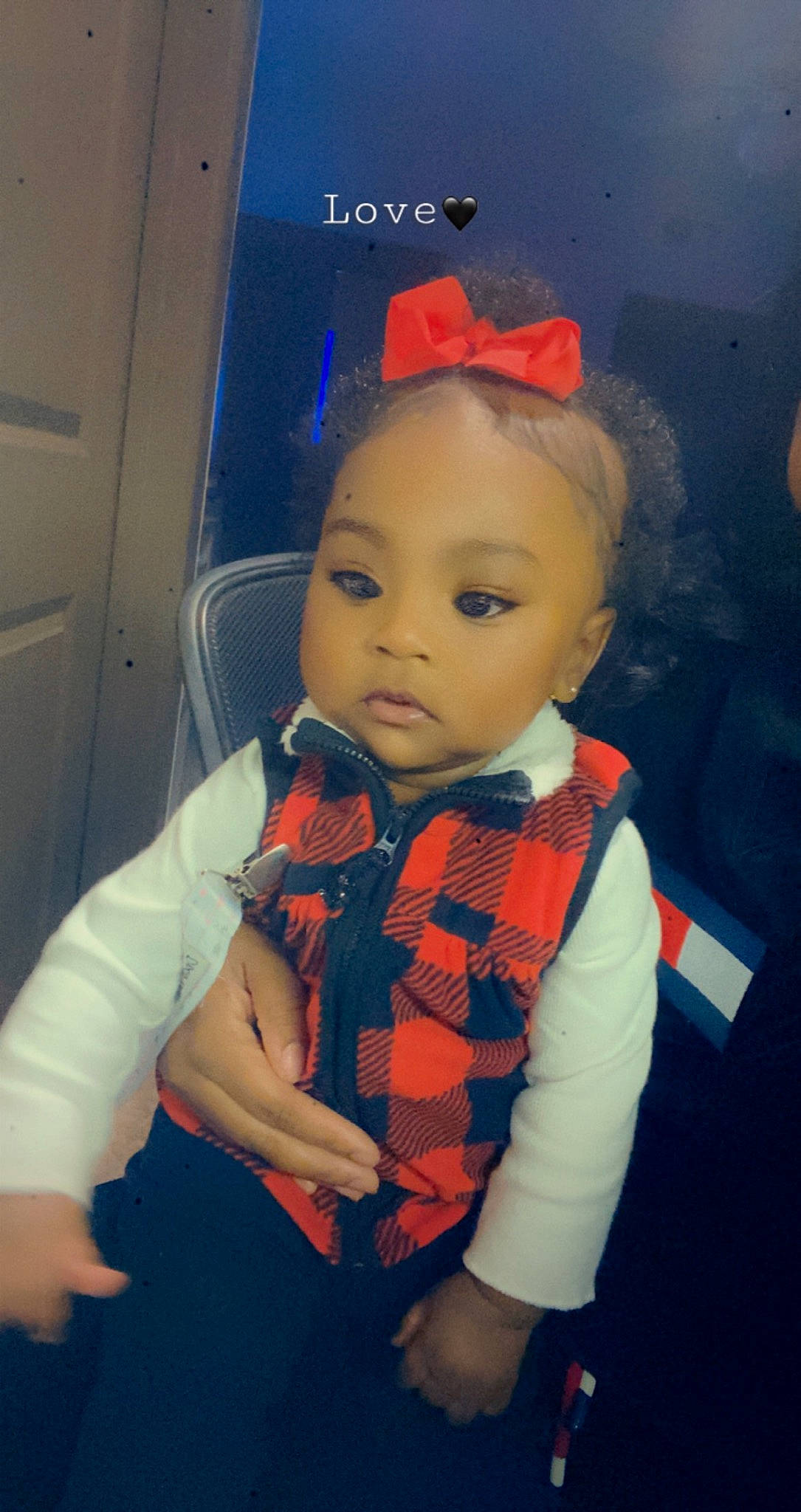 Tahiry is registered to the contest to win money with this photo: baby, baby_products, baby_toddler_clothing, button, cheek, child_model, finger, hand, overall, person, toddler