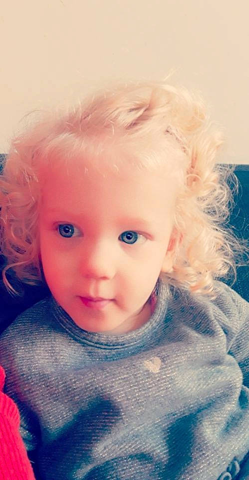 Ellie participe au concours pour gagner de l'argent avec cette photo : baby_toddler_clothing, cheek, child, chin, cool, ear, eye, eyebrow, eyelash, happy, iris, jaw, lip, mouth, neck, nose, person, skin, sleeve, t_shirt