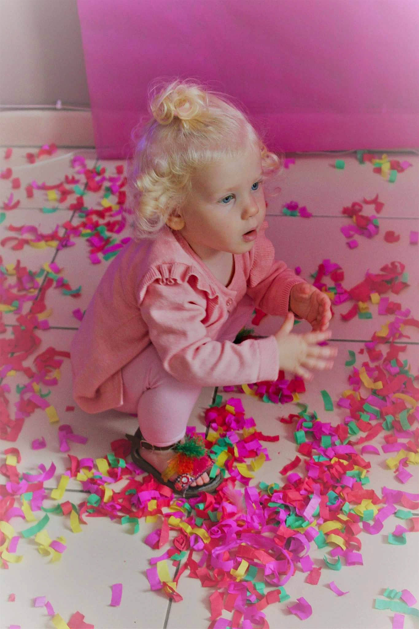 Ellie participe au concours pour gagner de l'argent avec cette photo : art, baby, baby_products, baby_toddler_clothing, cheek, child, flooring, fun, grass, happy, magenta, pattern, people_in_nature, person, petal, pink, plant, product, room, textile