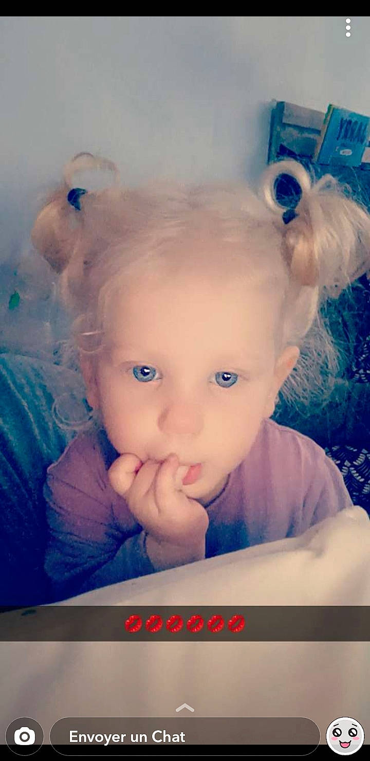 Ellie participe au concours pour gagner de l'argent avec cette photo : baby, baby_toddler_clothing, beauty, blue, child, cloud, cool, ear, eyelash, facial_expression, flash_photography, hand, happy, iris, lip, morning, nose, person, skin, sky