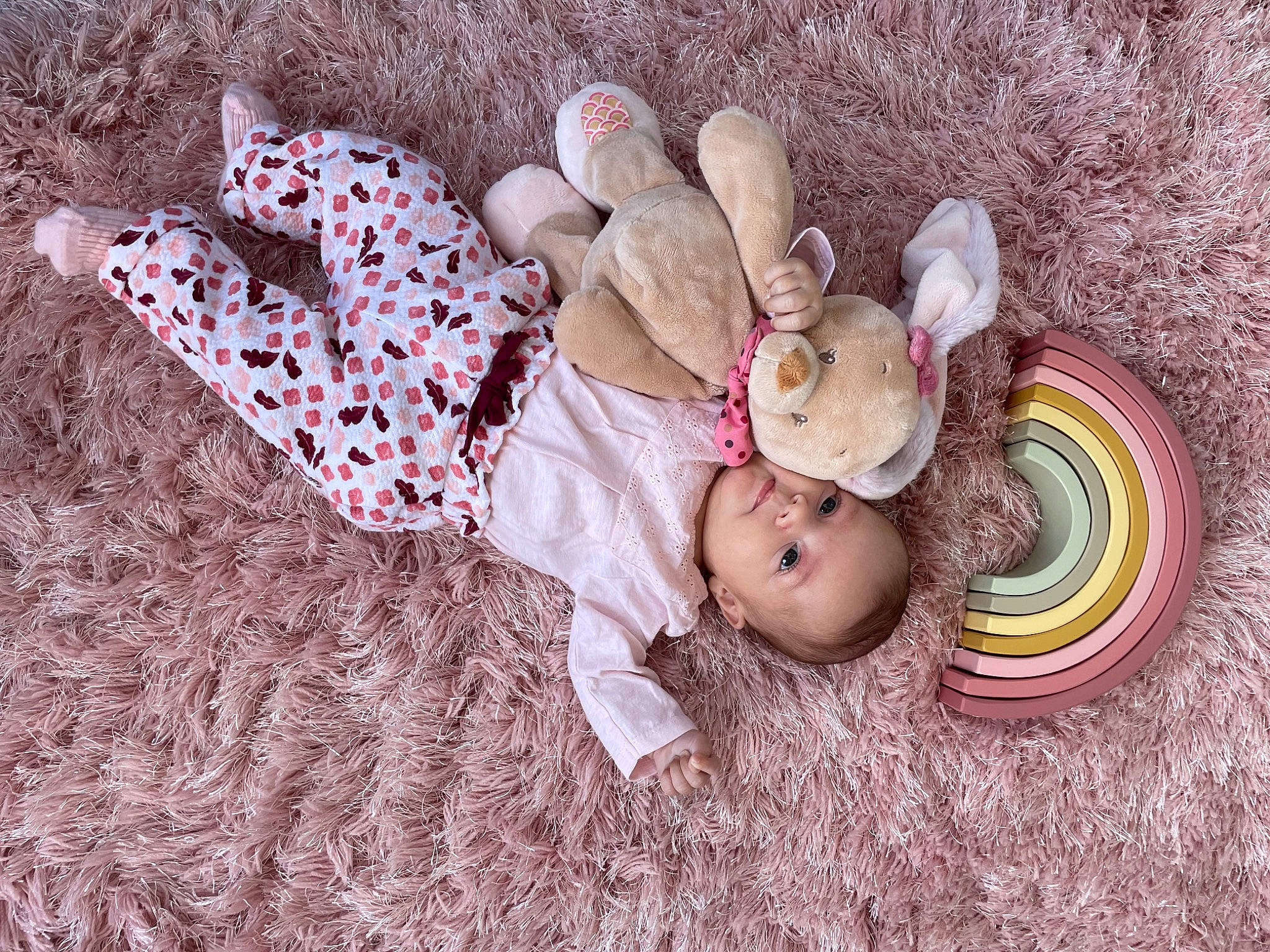 Myla participe au concours pour gagner de l'argent avec cette photo : baby, baby_products, baby_sleeping, baby_toddler_clothing, child, comfort, fashion_accessory, fun, grass, happy, head, headgear, human_body, linens, person, pink, sitting, sock, toddler, toy