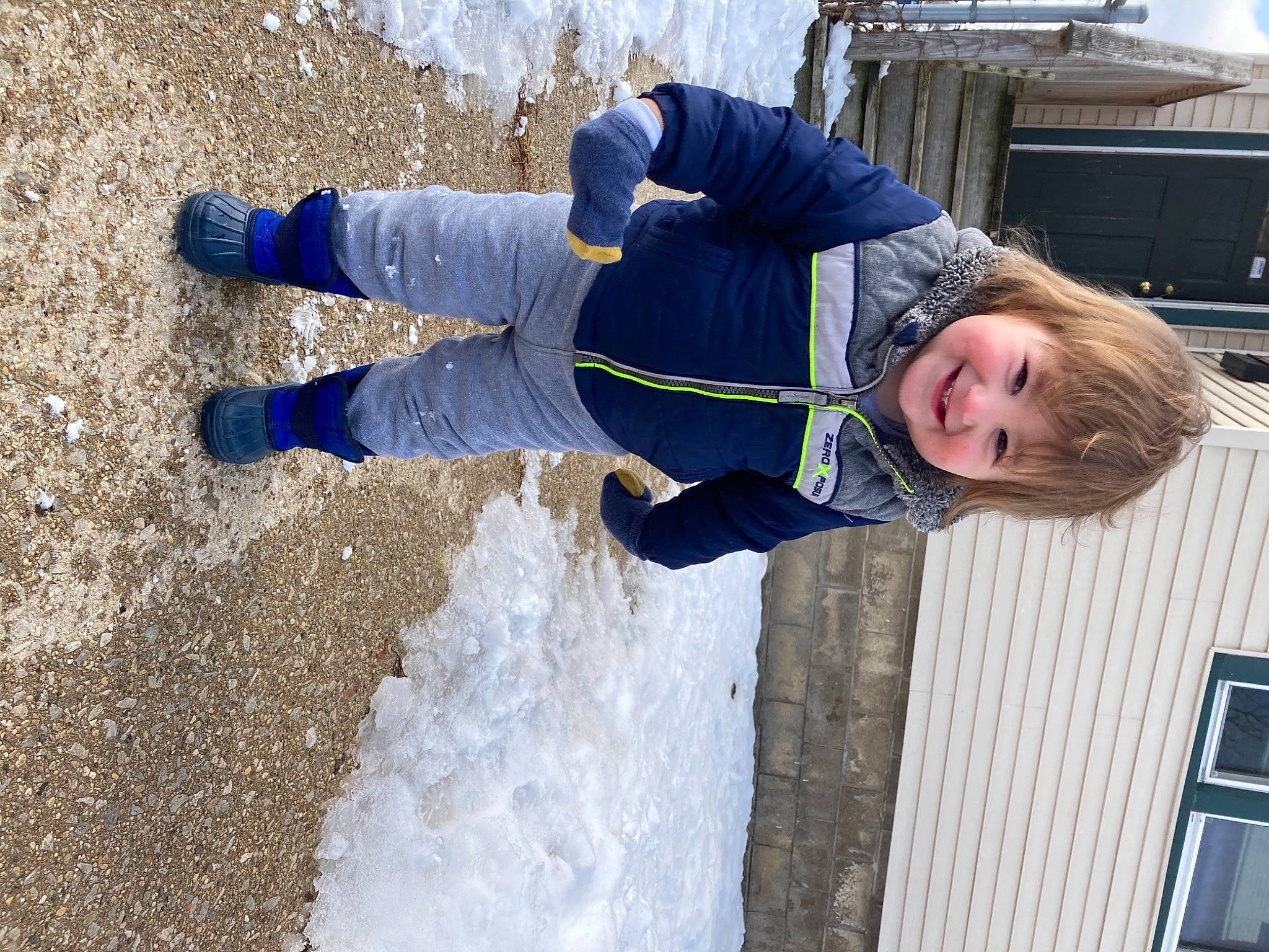 Amilio is registered to the contest to win money with this photo: electric_blue, freezing, fun, glove, house, jacket, joy, outdoor_shoe, people_in_nature, person, recreation, slope, smile, snow, soil, television, toddler, walking_shoe, water, window
