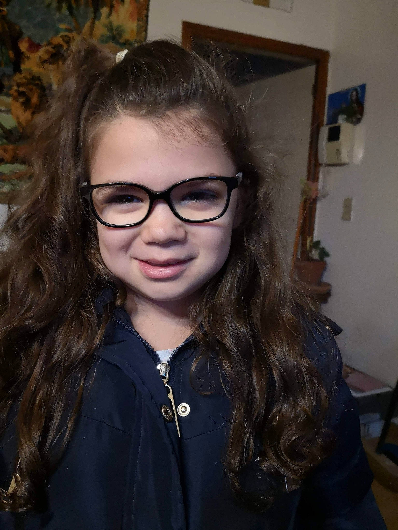 Kahyna a rejoint le concours — aidez-le/la à gagner de superbes lots ! black_hair, blond, brown_hair, cheek, chin, cool, eyebrow, eyewear, facial_expression, flash_photography, forehead, fun, glasses, happy, iris, joy, lip, long_hair, person, sleeve